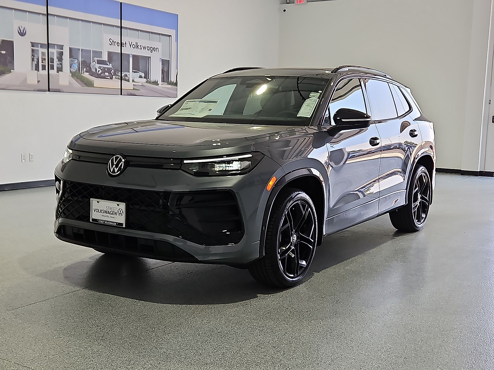 2026 Volkswagen Tiguan photo 4 of 22