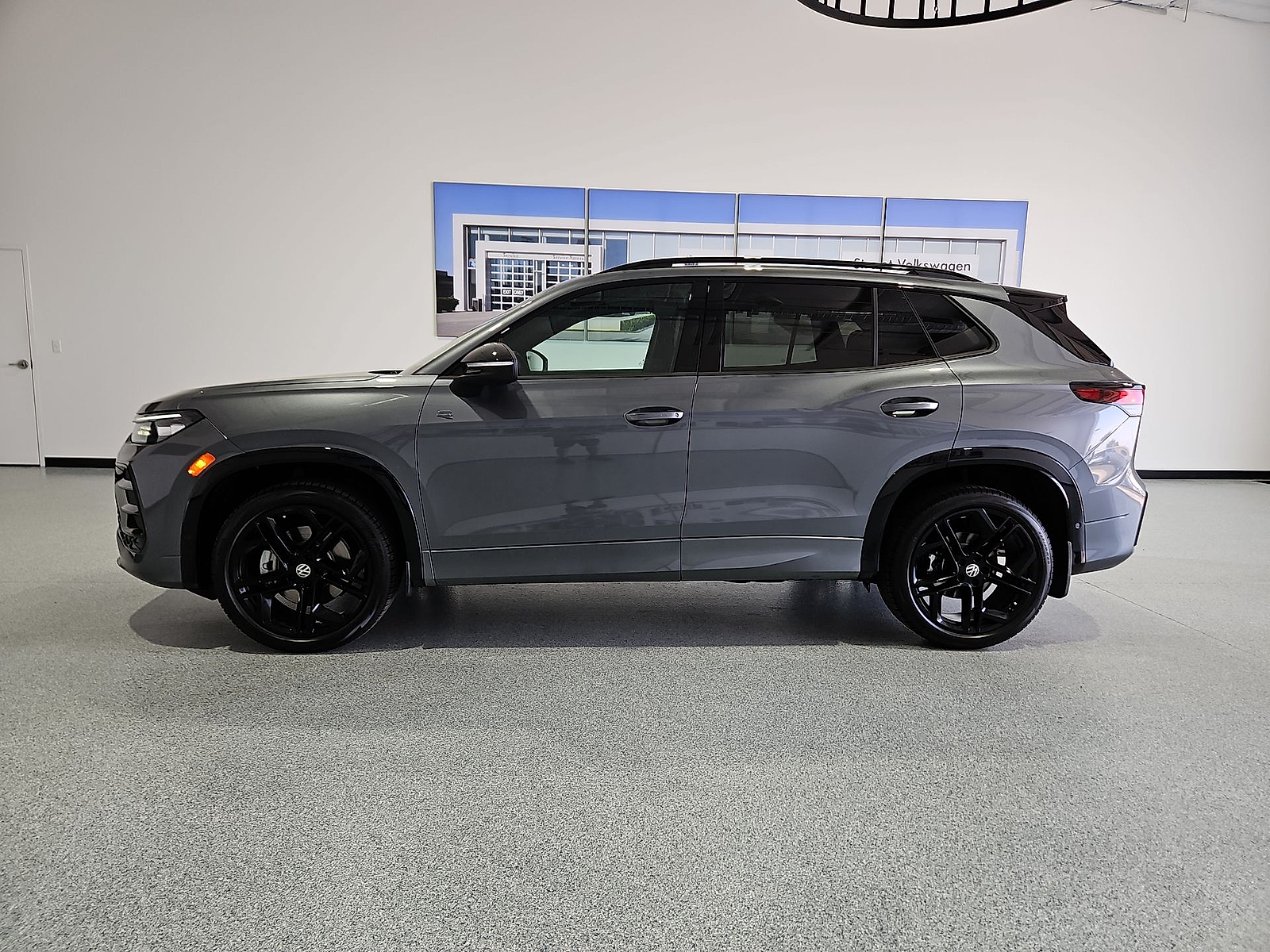 2026 Volkswagen Tiguan photo 5 of 22