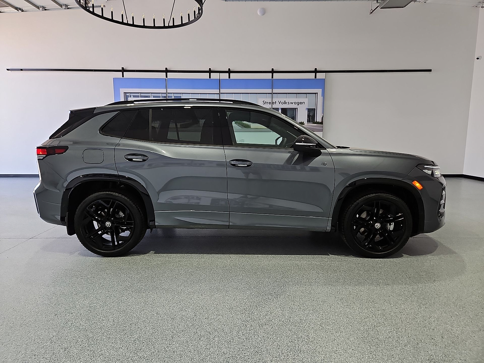 2026 Volkswagen Tiguan photo 9 of 22