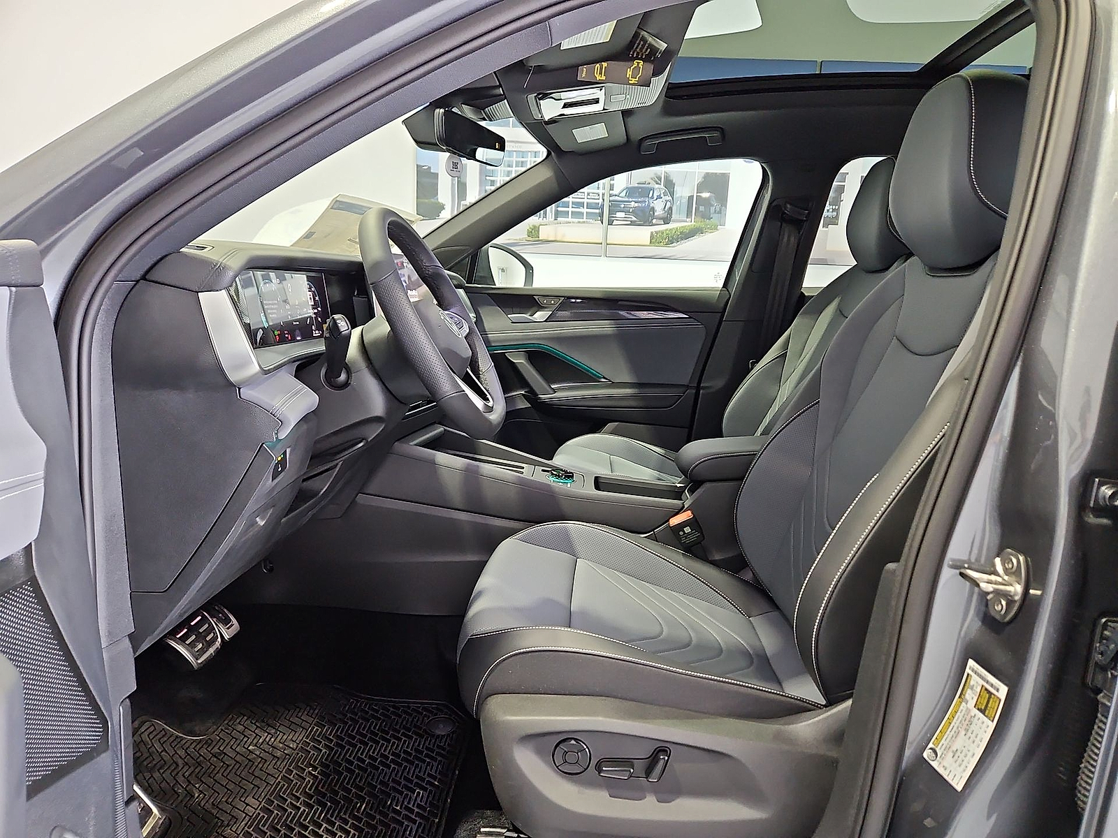 2026 Volkswagen Tiguan photo 16 of 22