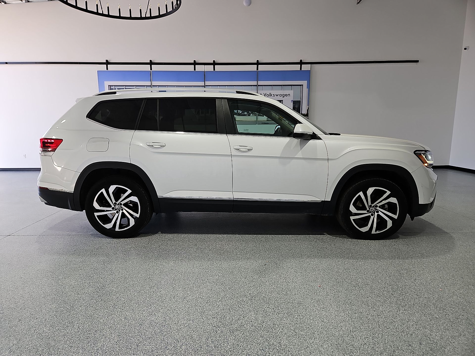 2023 Volkswagen Atlas 3.6L V6 SEL - 8