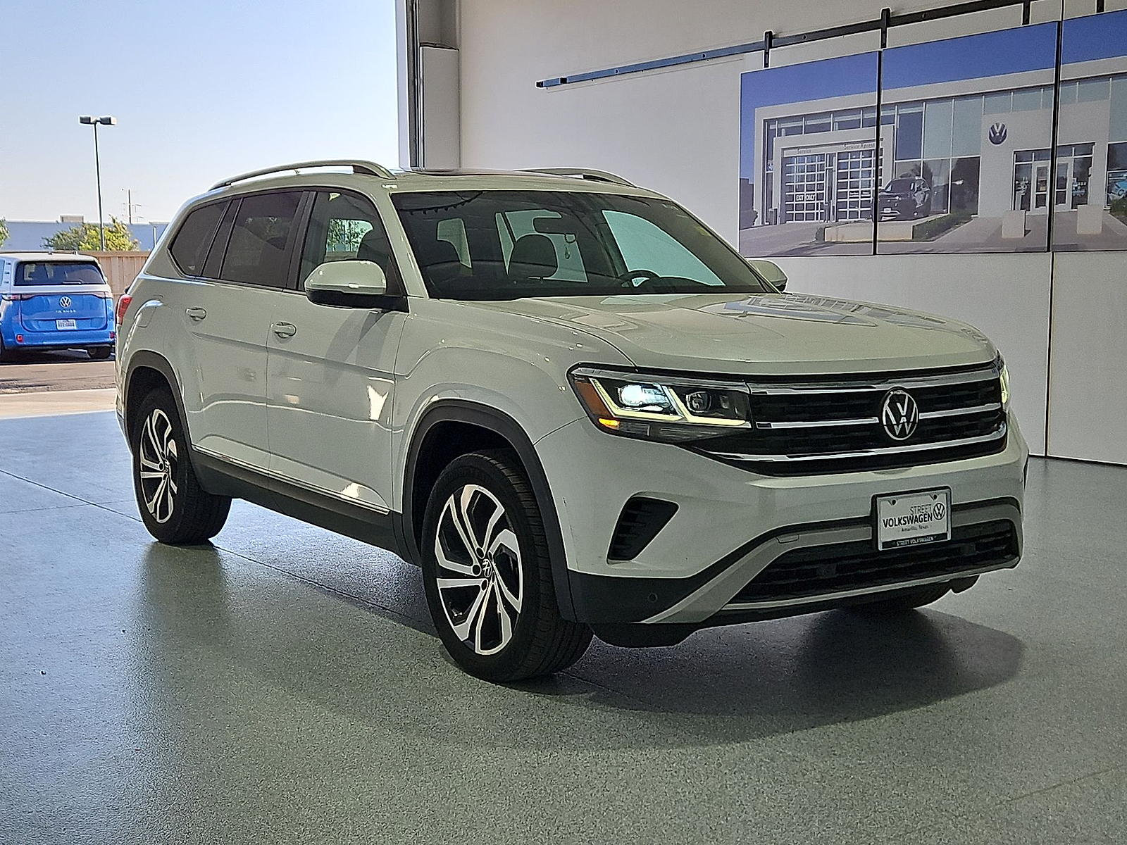 2023 Volkswagen Atlas 3.6L V6 SEL - 1