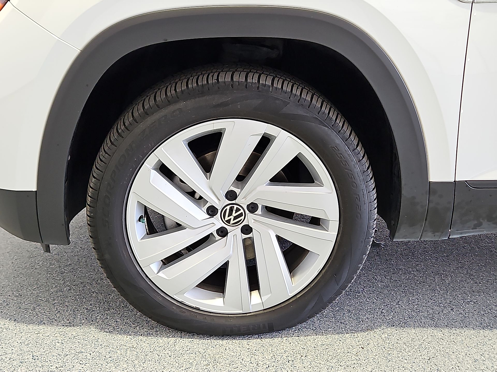 2023 Volkswagen Atlas Cross Sport 2.0T SE w/Technology Pure White at Street VW of Amarillo