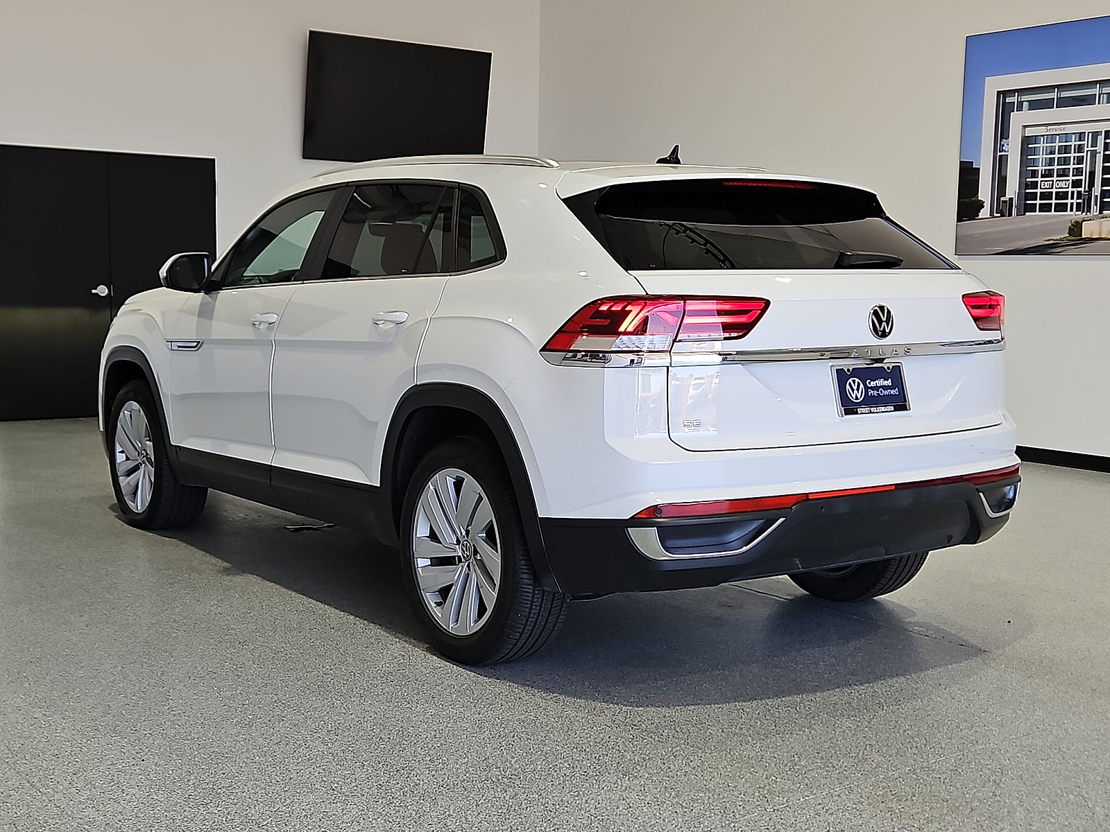 2023 Volkswagen Atlas Cross Sport 2.0T SE w/Technology Pure White at Street VW of Amarillo