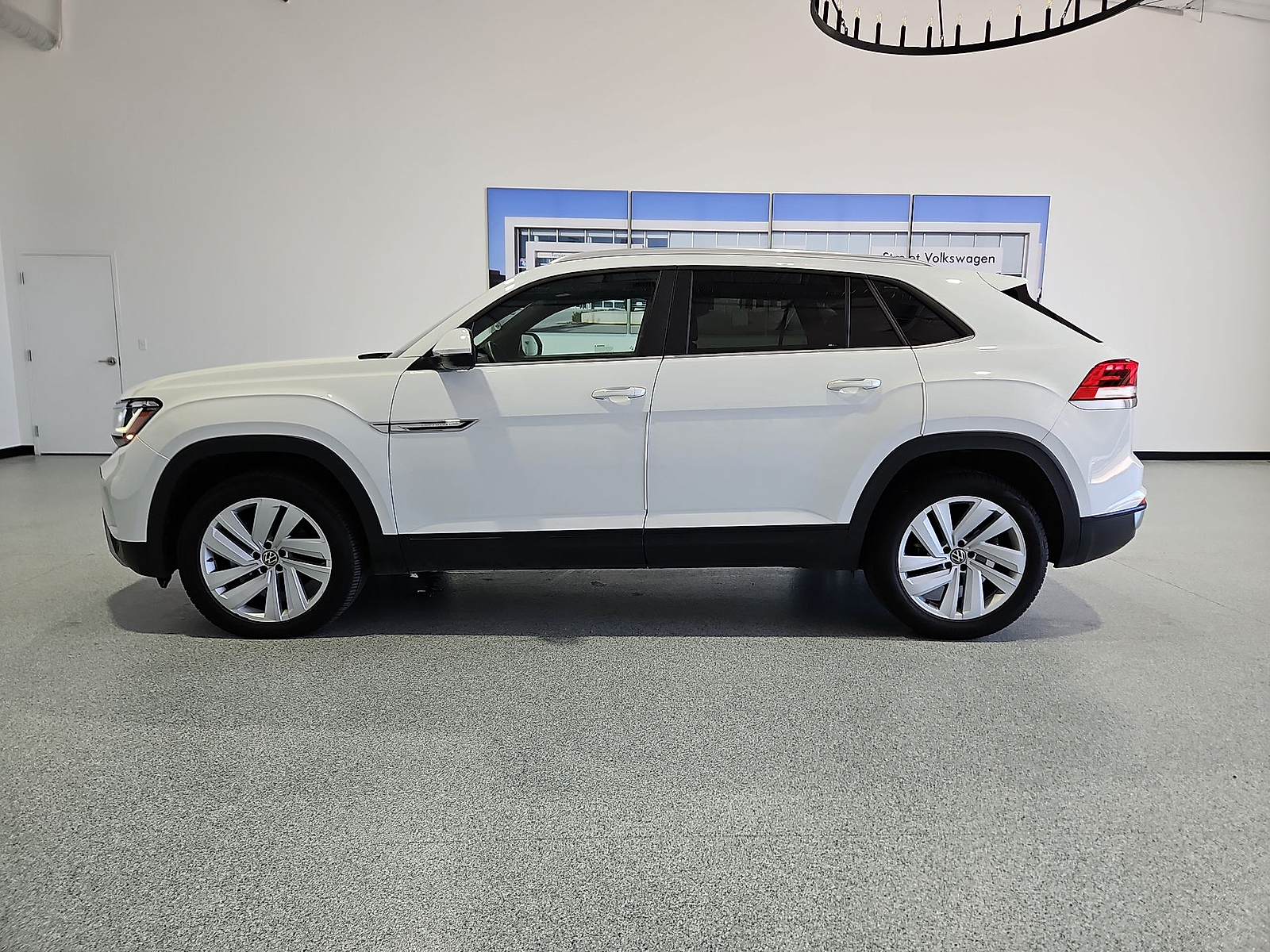 2023 Volkswagen Atlas Cross Sport 2.0T SE w/Technology Pure White at Street VW of Amarillo