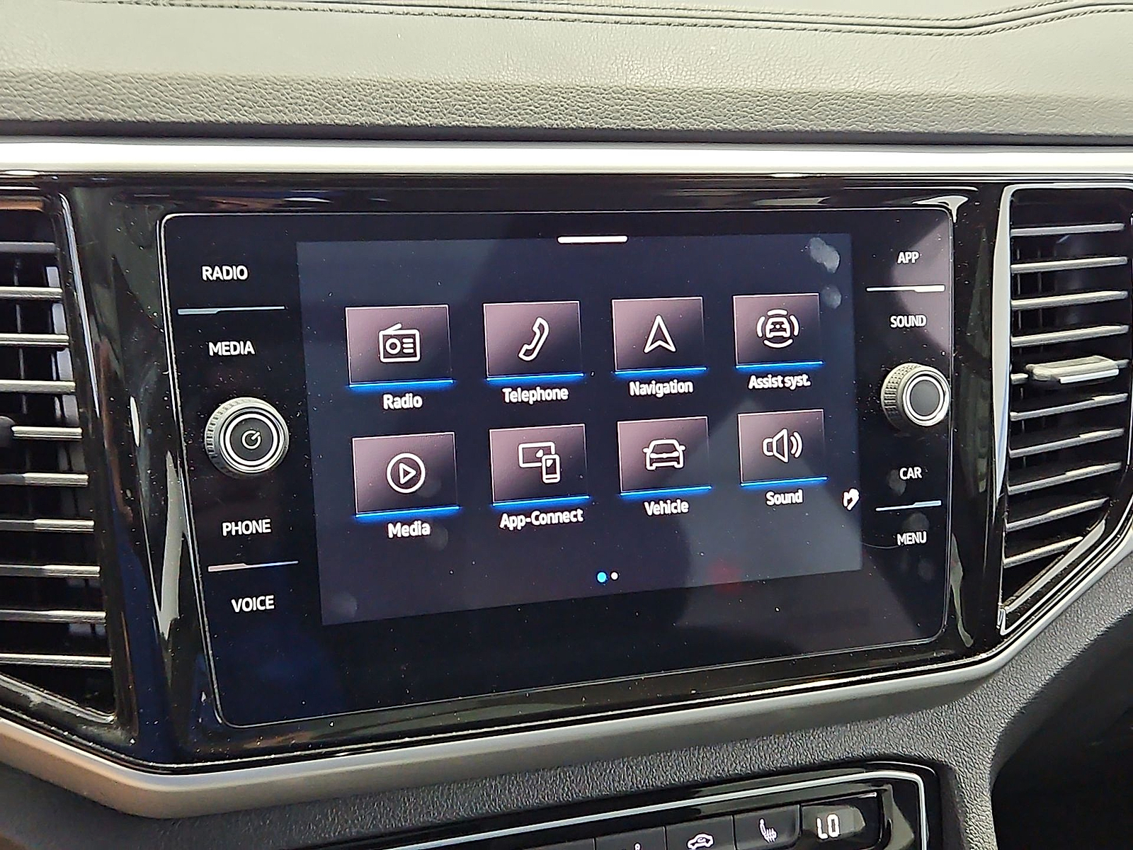 2023 Volkswagen Atlas Cross Sport 2.0T SE w/Technology Pure White at Street VW of Amarillo
