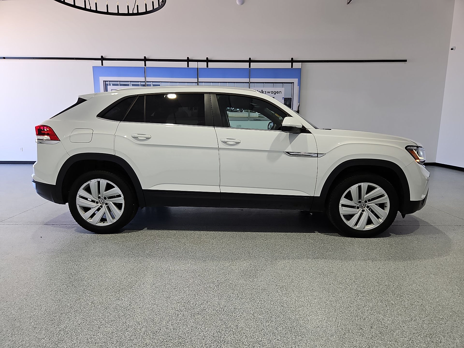 2023 Volkswagen Atlas Cross Sport 2.0T SE w/Technology Pure White at Street VW of Amarillo