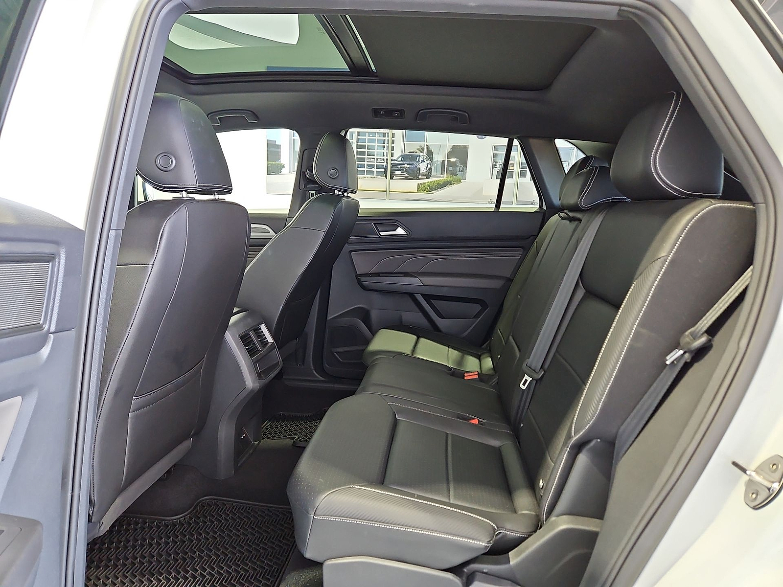 2023 Volkswagen Atlas Cross Sport 2.0T SE w/Technology Pure White at Street VW of Amarillo