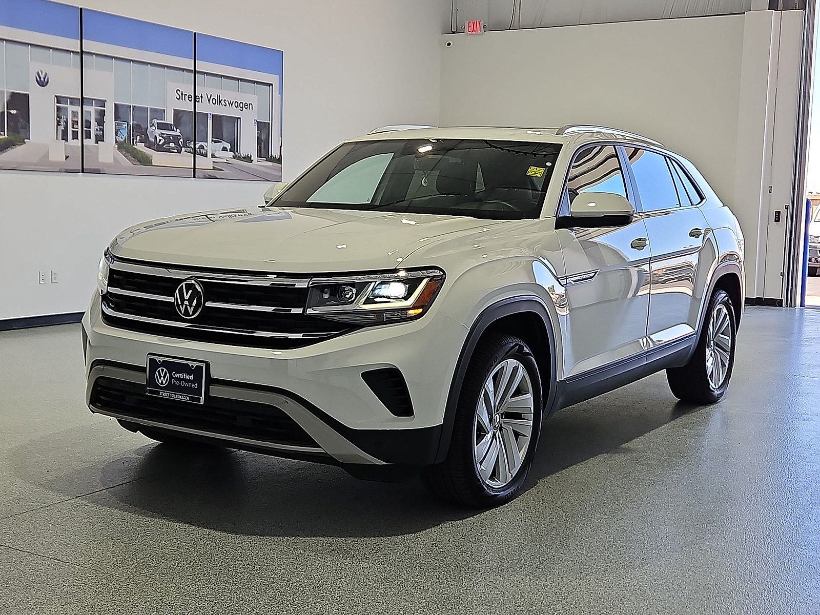 2023 Volkswagen Atlas Cross Sport 2.0T SE w/Technology Pure White at Street VW of Amarillo
