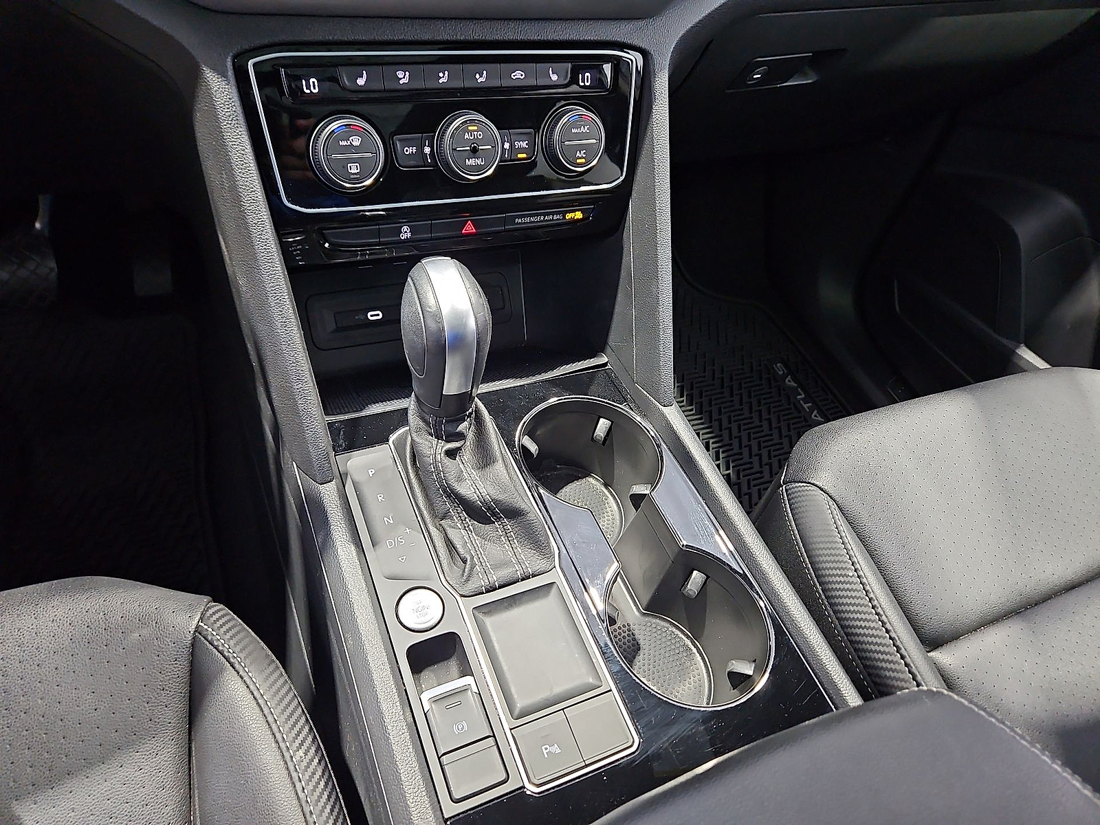 2023 Volkswagen Atlas Cross Sport 2.0T SE w/Technology Pure White at Street VW of Amarillo
