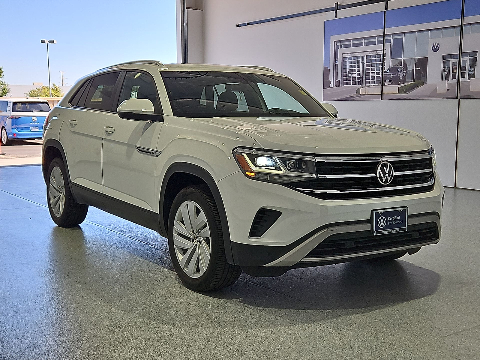 2023 Volkswagen Atlas Cross Sport 2.0T SE w/Technology Pure White at Street VW of Amarillo