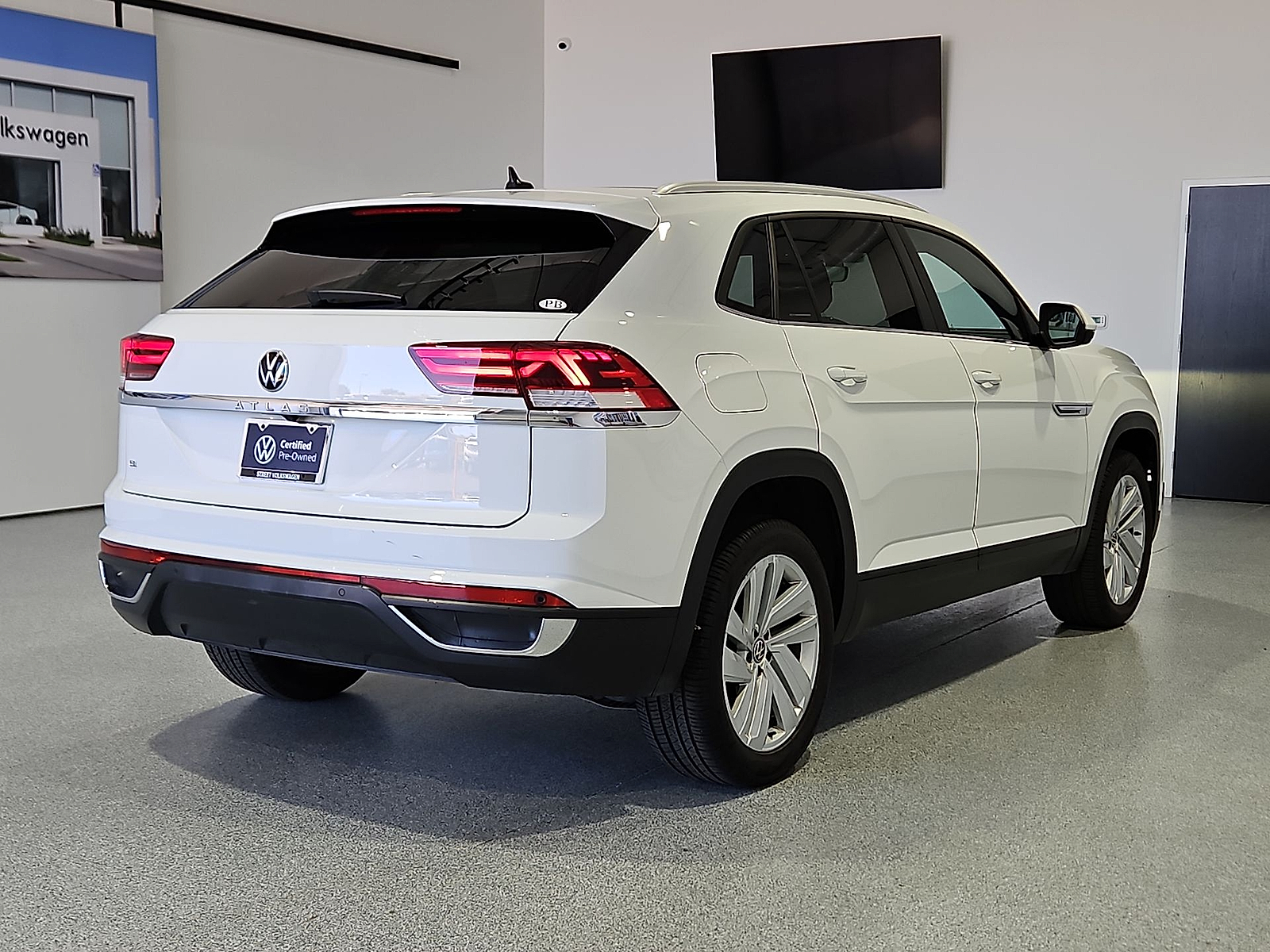 2023 Volkswagen Atlas Cross Sport 2.0T SE w/Technology Pure White at Street VW of Amarillo
