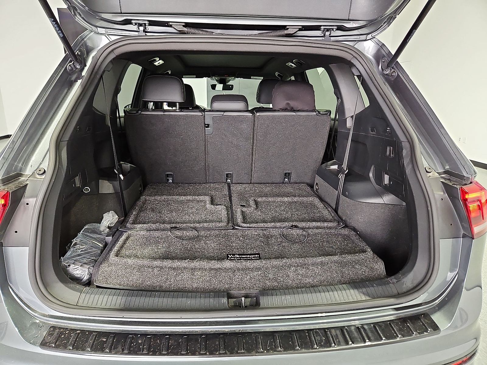 2023 Volkswagen Tiguan 2.0T SE R-Line Black - 11