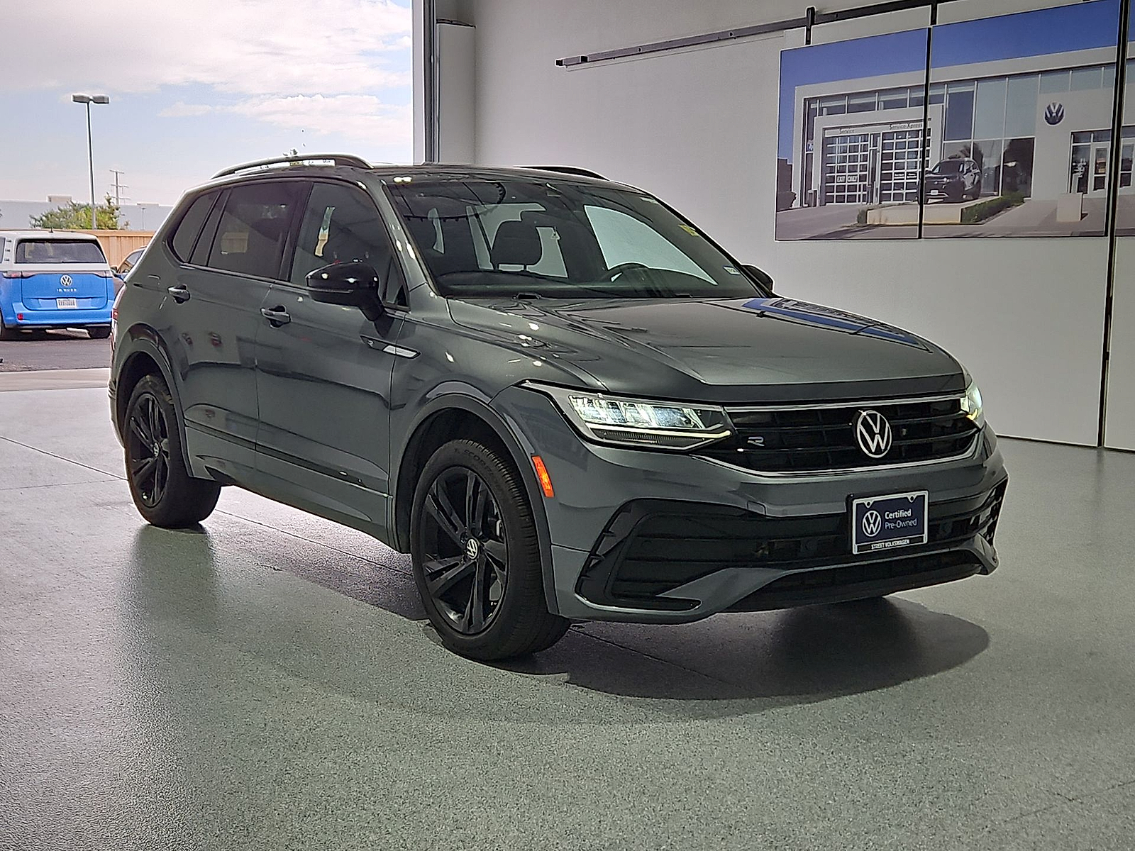 2023 Volkswagen Tiguan 2.0T SE R-Line Black - 1