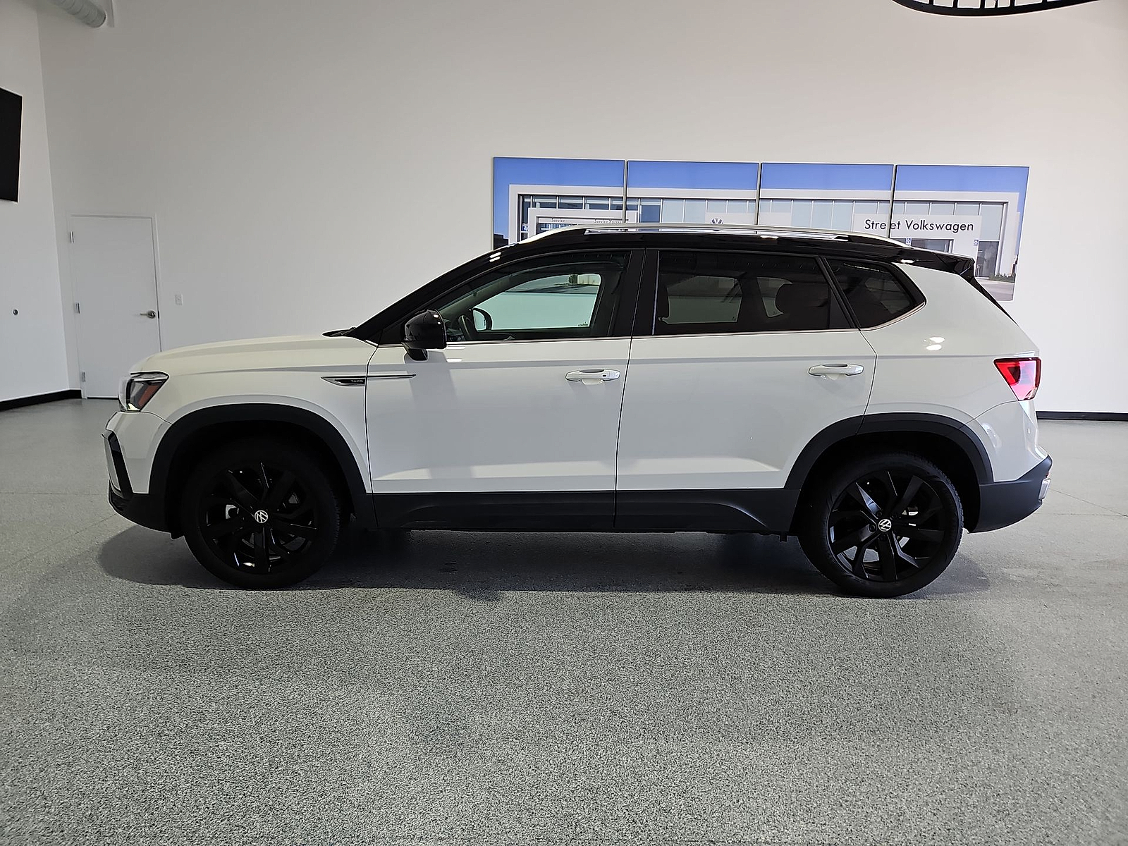 2023 Volkswagen Taos 1.5T SE Pure White at Street VW of Amarillo