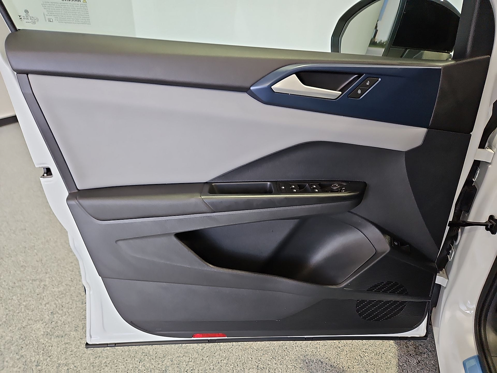 2023 Volkswagen Taos 1.5T SE Pure White at Street VW of Amarillo