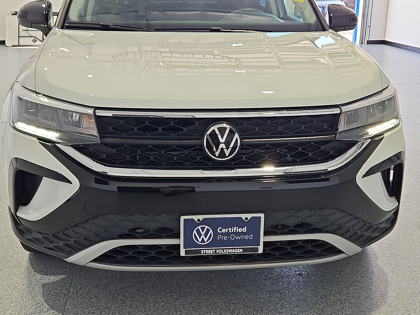 2023 Volkswagen Taos 1.5T SE Pure White at Street VW of Amarillo