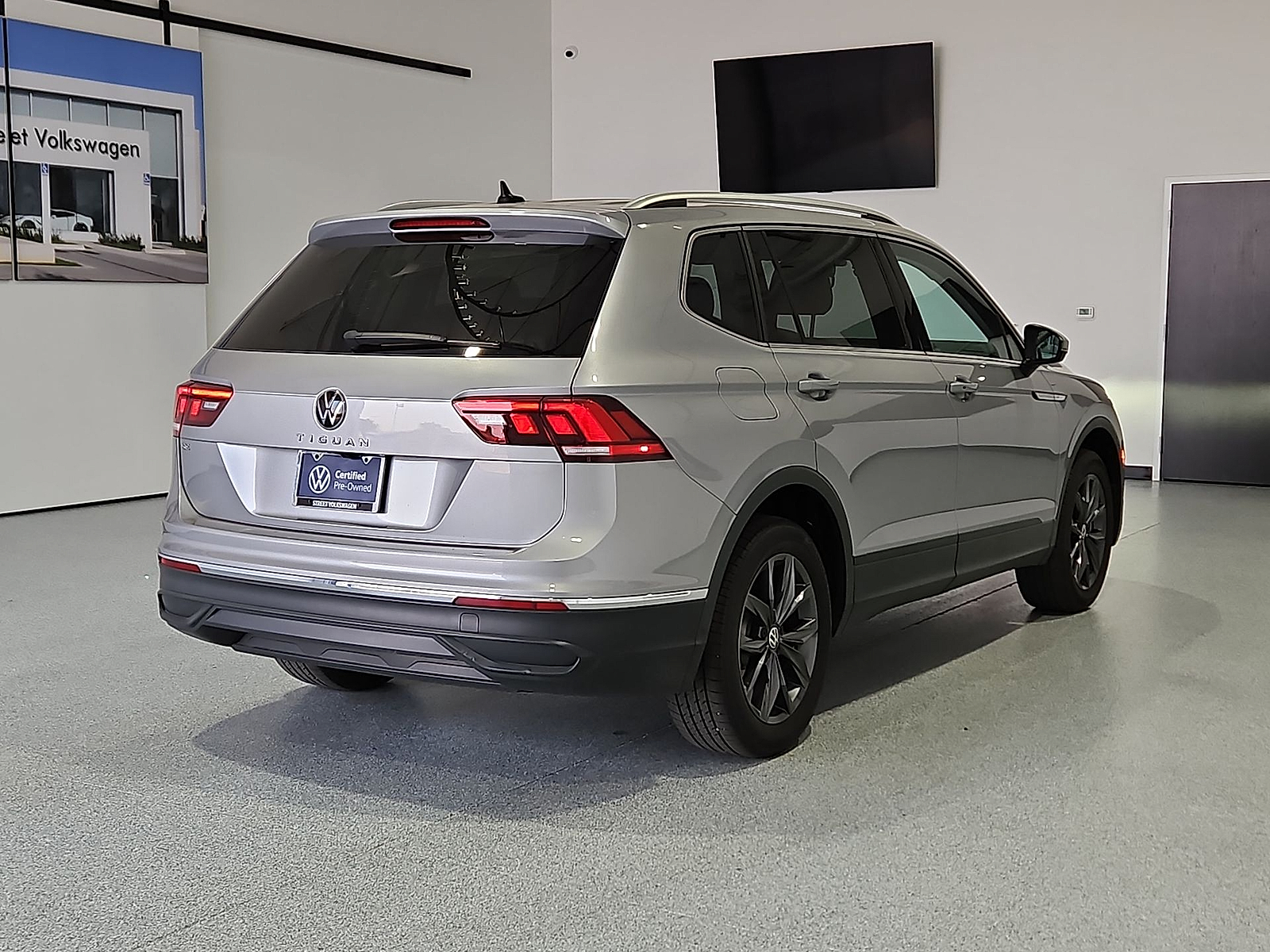 2023 Volkswagen Tiguan 2.0T SE - 7