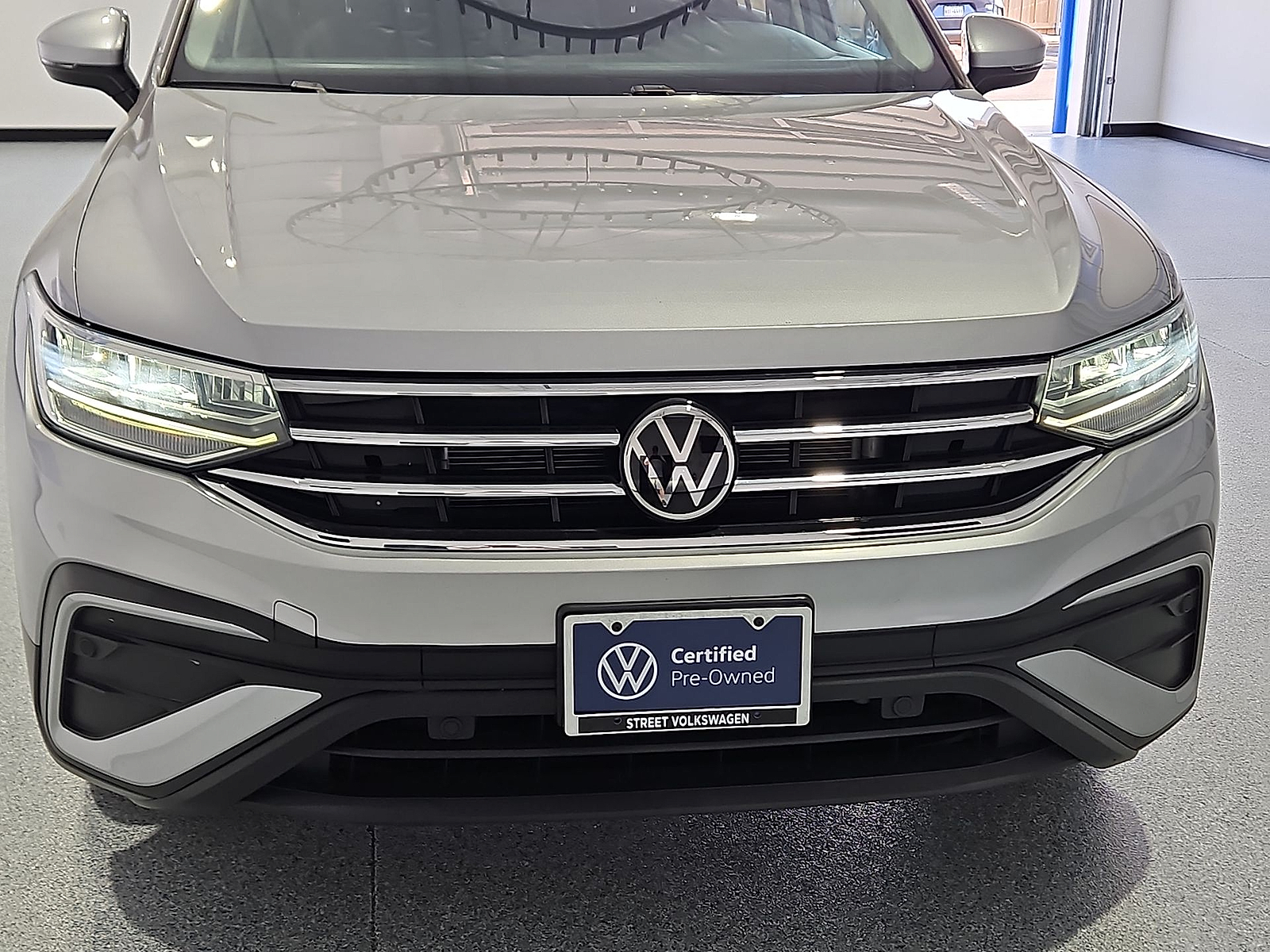2023 Volkswagen Tiguan 2.0T SE - 9
