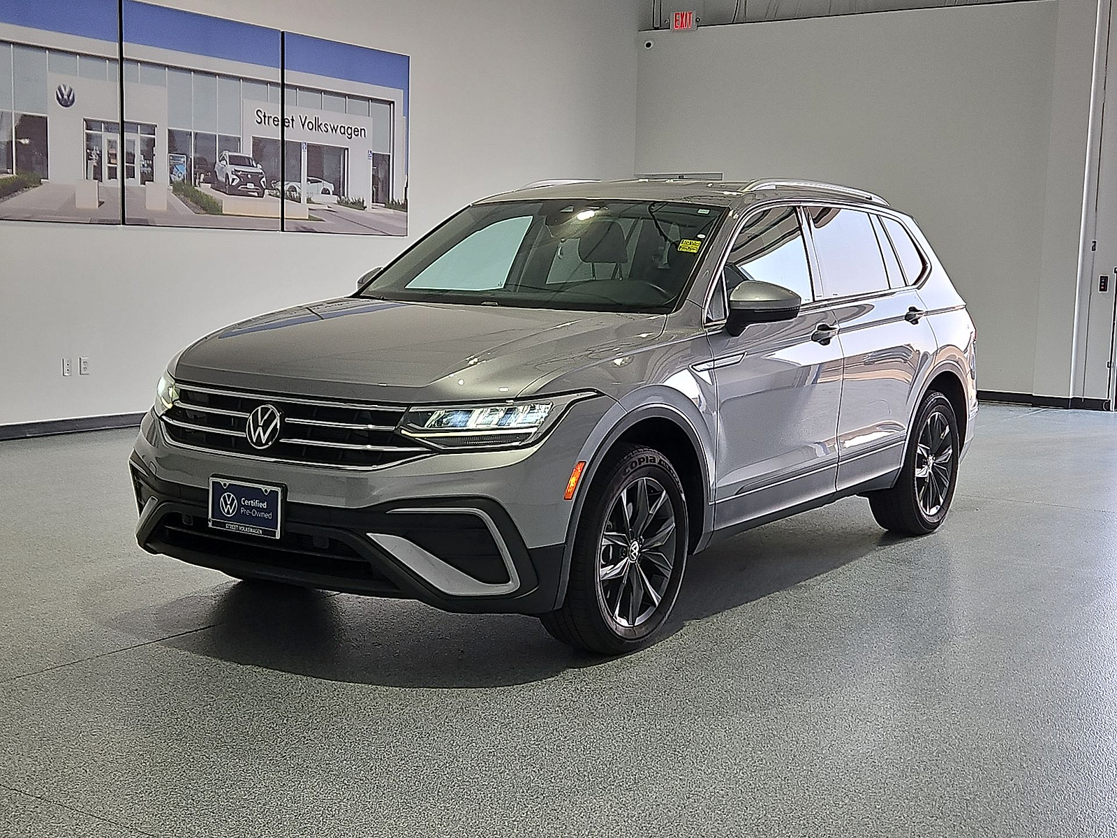 2023 Volkswagen Tiguan 2.0T SE - 3