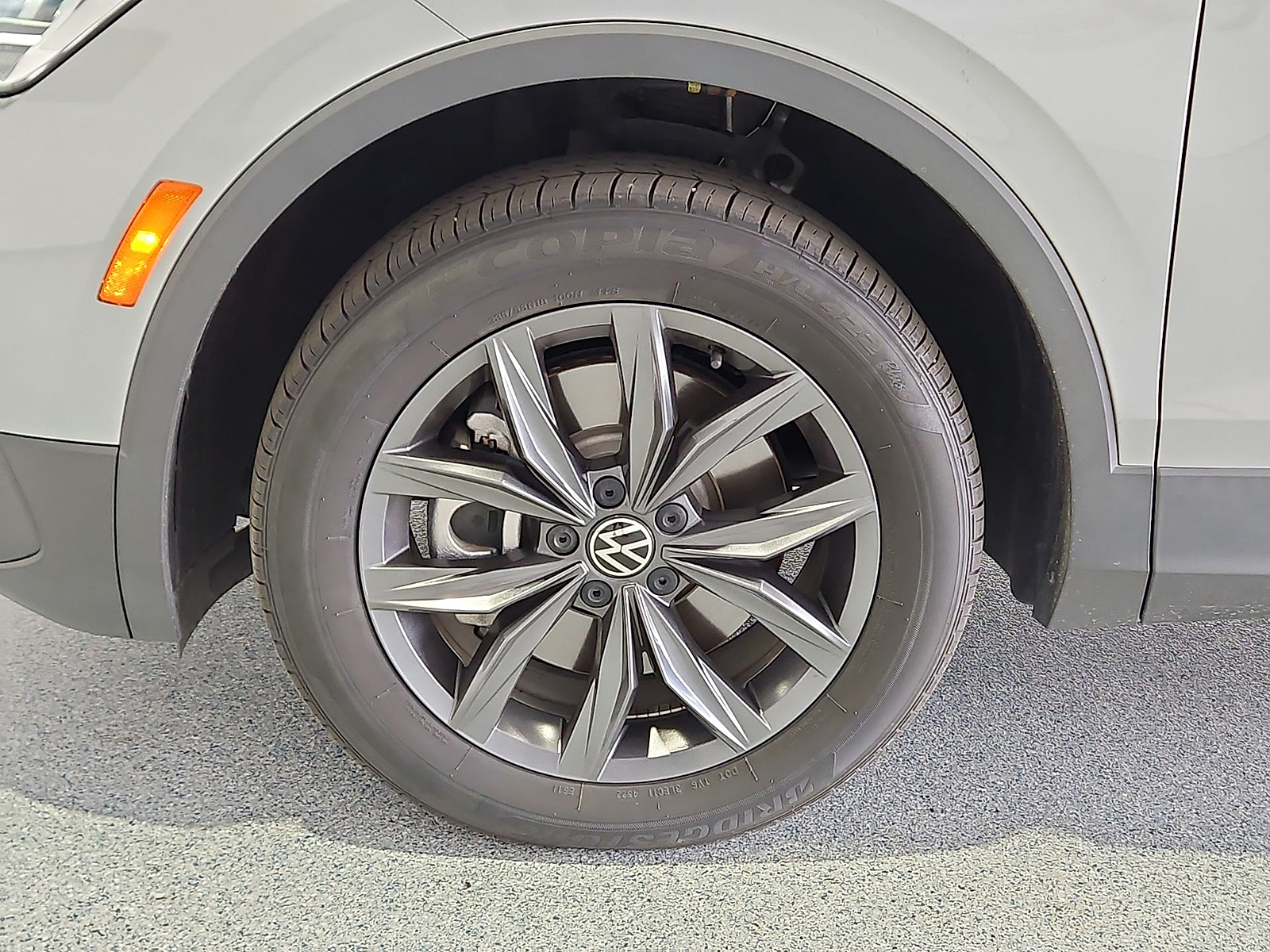 2023 Volkswagen Tiguan 2.0T SE - 10