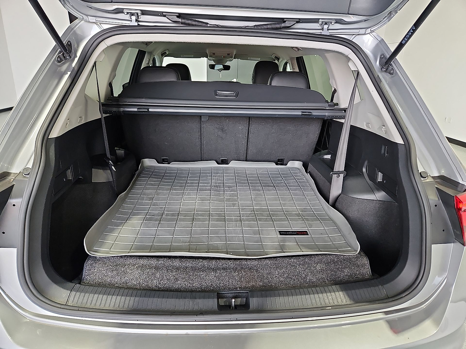 2023 Volkswagen Tiguan 2.0T SE - 11