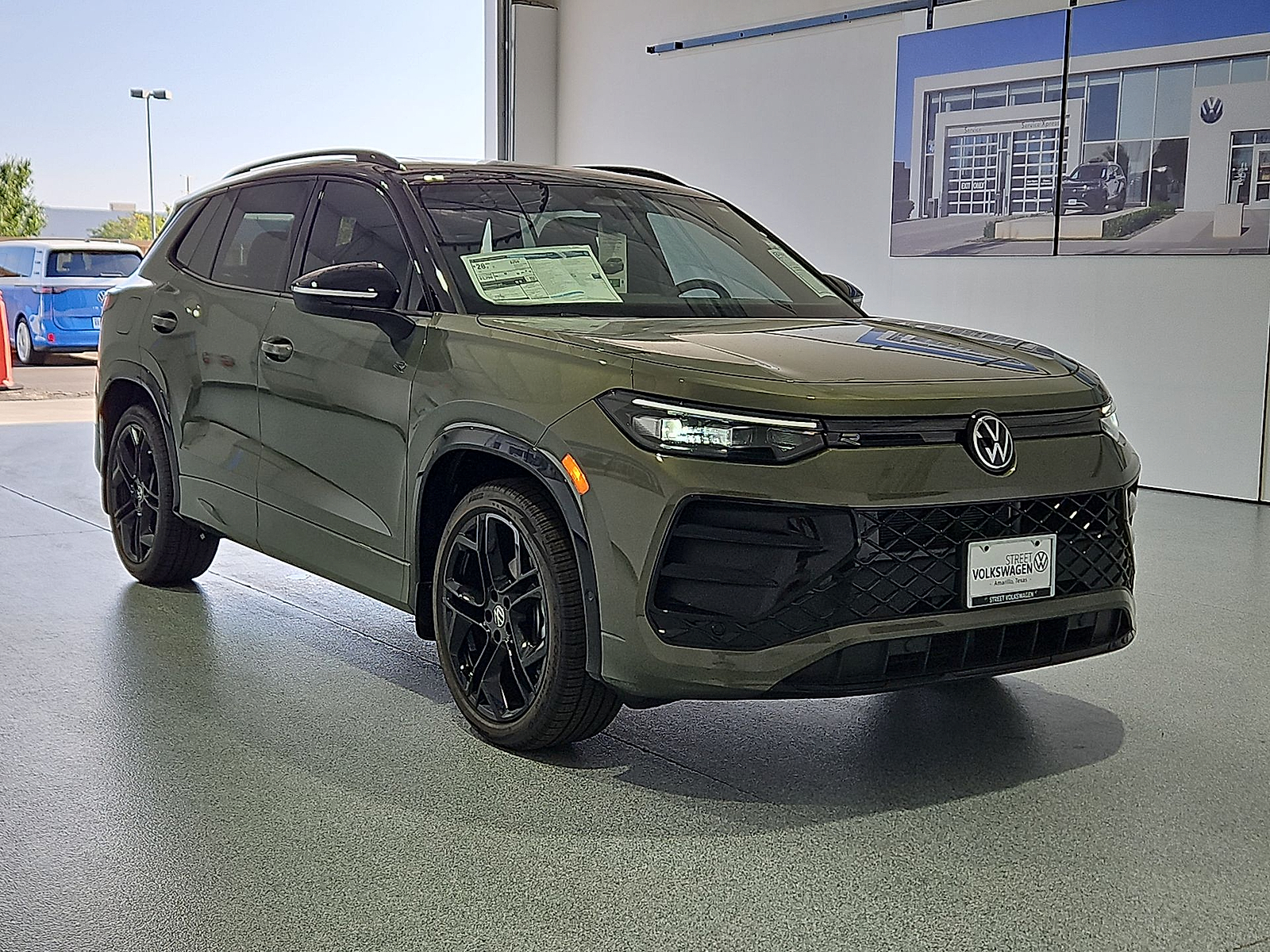 2026 Volkswagen Tiguan photo 2 of 22