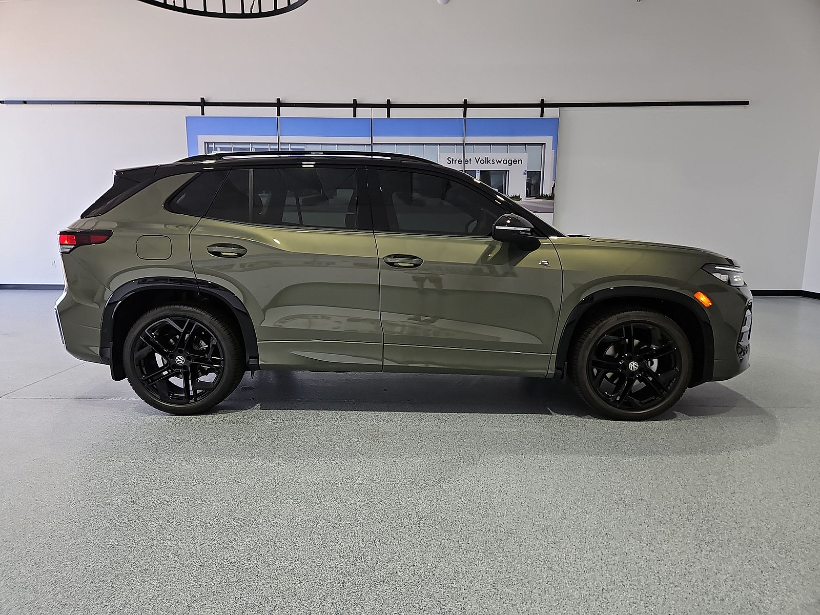 2026 Volkswagen Tiguan photo 9 of 22