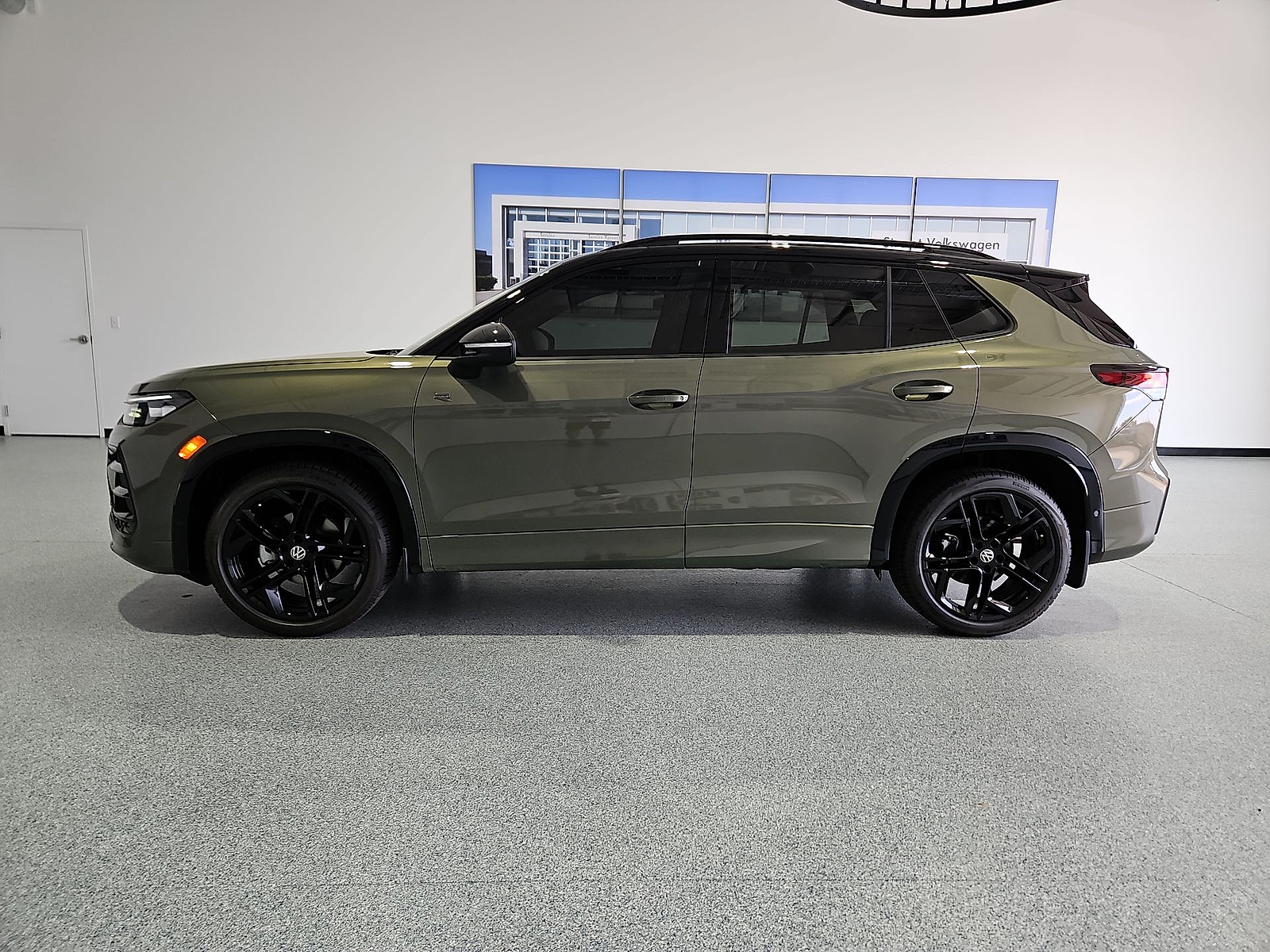 2026 Volkswagen Tiguan photo 5 of 22