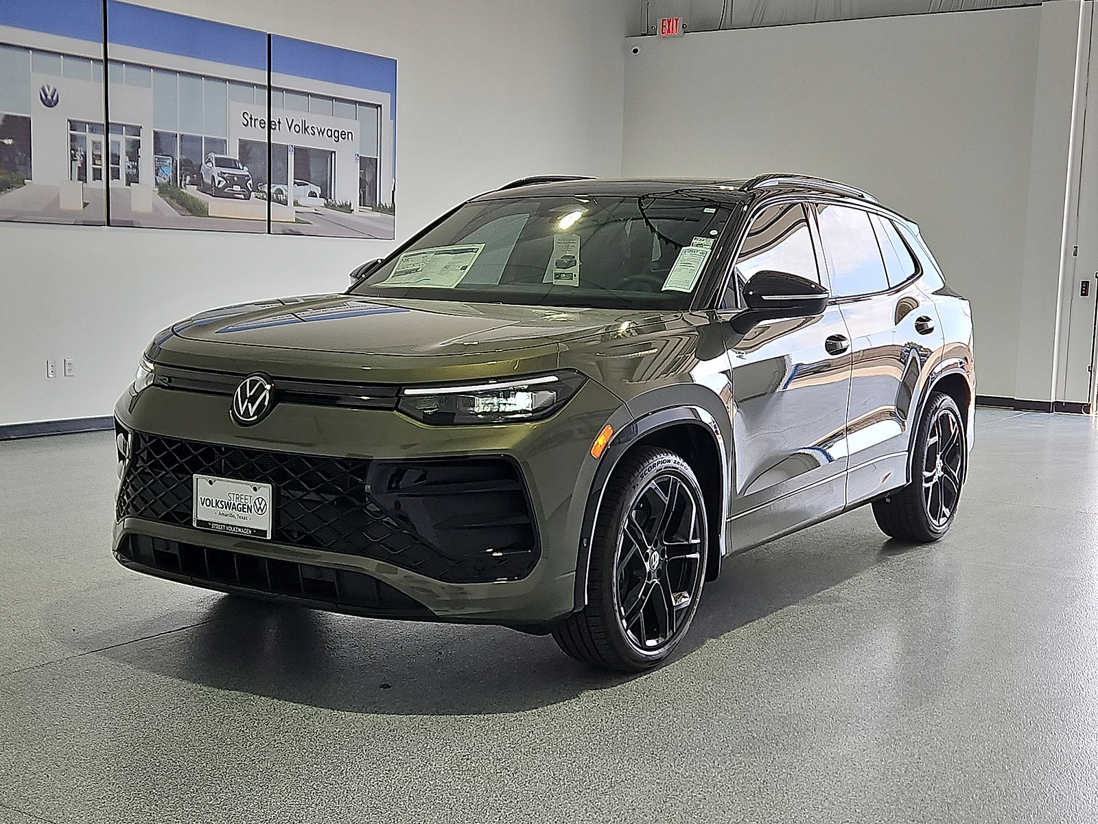 2026 Volkswagen Tiguan photo 4 of 22
