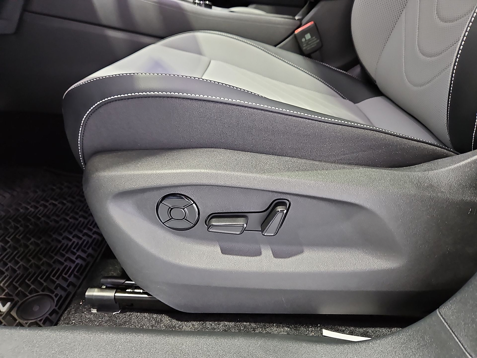 2026 Volkswagen Tiguan photo 17 of 22