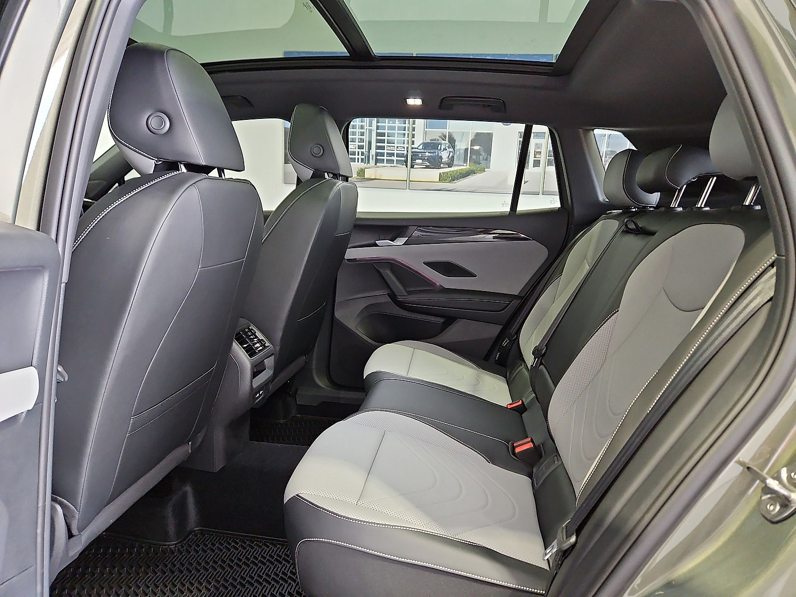 2026 Volkswagen Tiguan photo 13 of 22