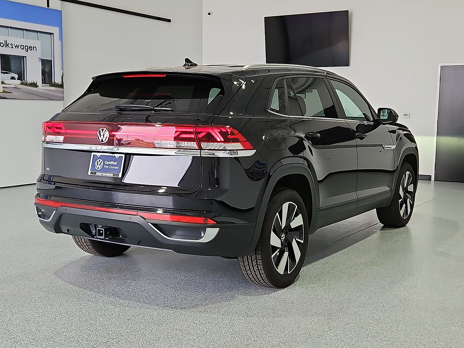 2024 Volkswagen Atlas Cross Sport 2.0T SE w/Technology Deep Black Pearl at Street VW of Amarillo