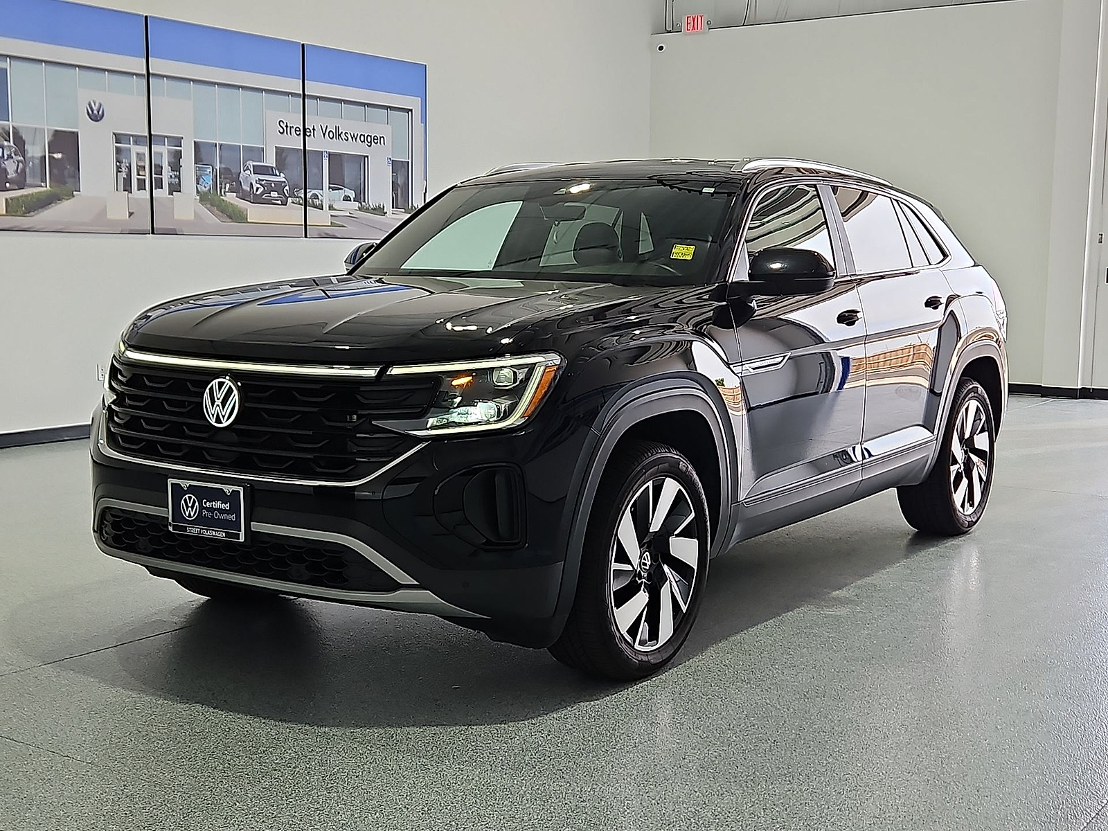 2024 Volkswagen Atlas Cross Sport 2.0T SE w/Technology Deep Black Pearl at Street VW of Amarillo