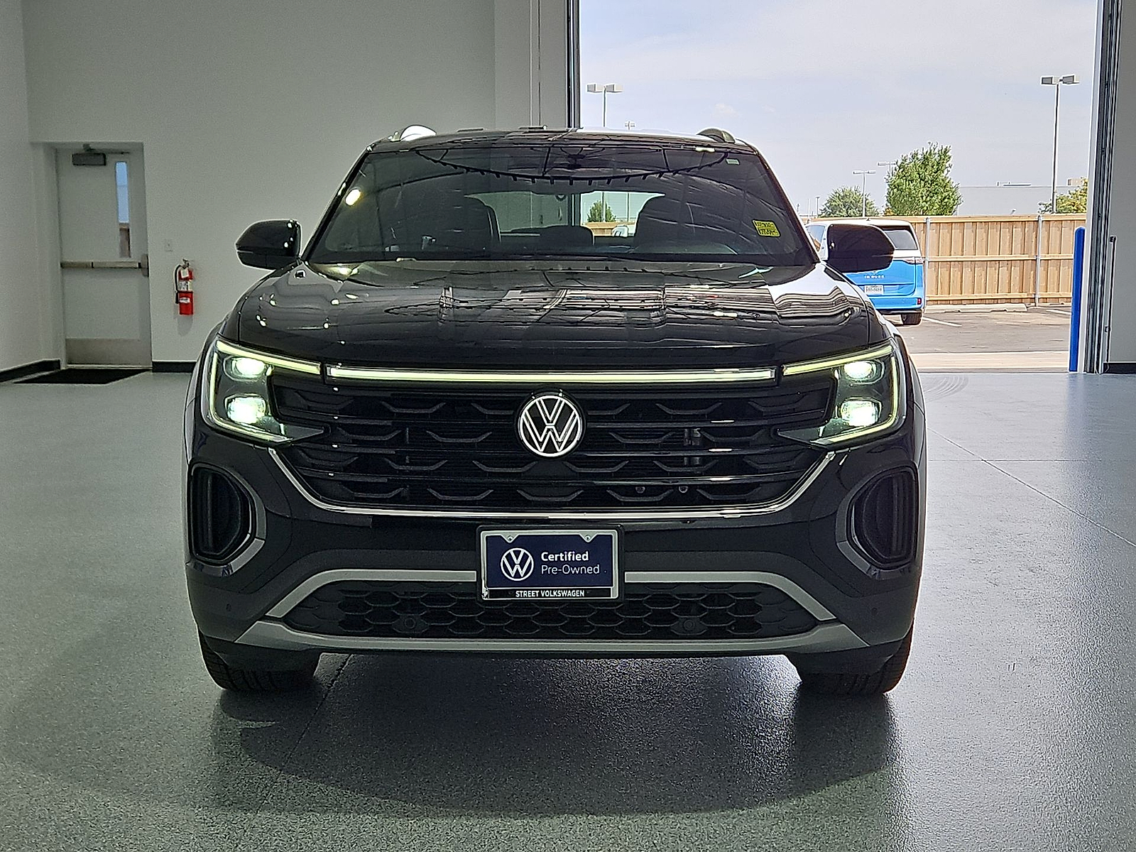 2024 Volkswagen Atlas Cross Sport 2.0T SE w/Technology Deep Black Pearl at Street VW of Amarillo