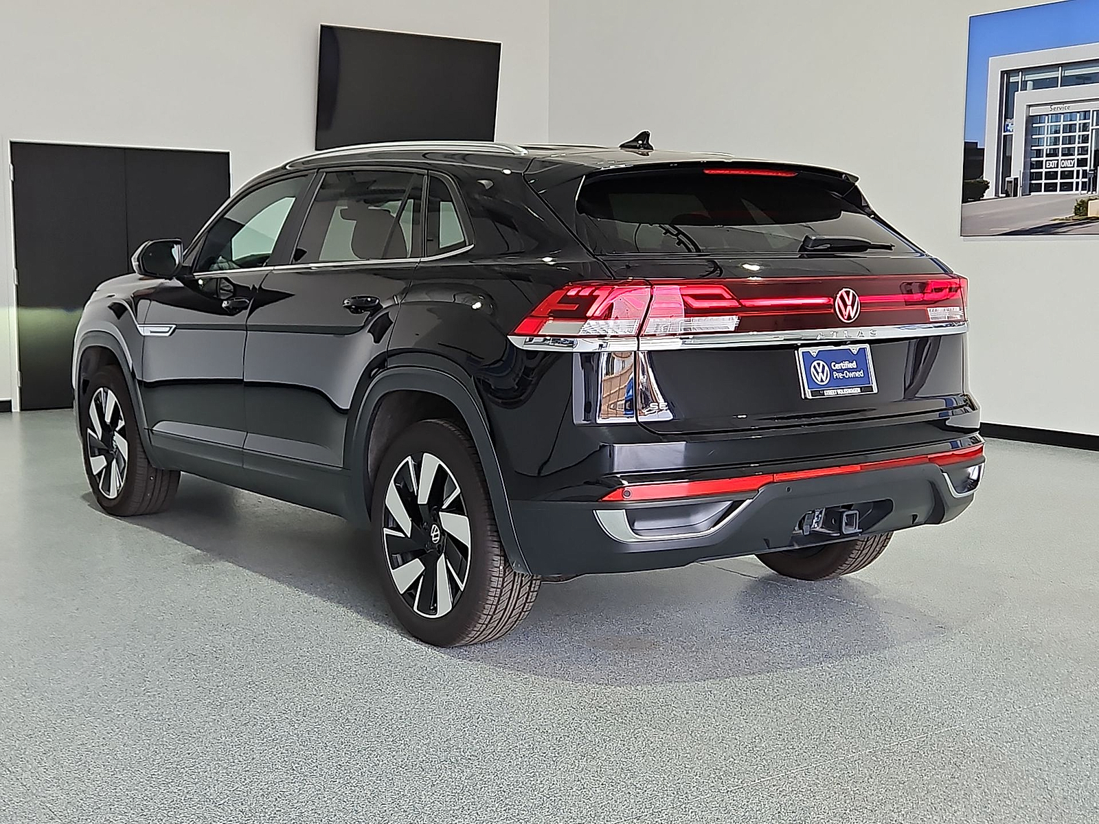 2024 Volkswagen Atlas Cross Sport 2.0T SE w/Technology Deep Black Pearl at Street VW of Amarillo