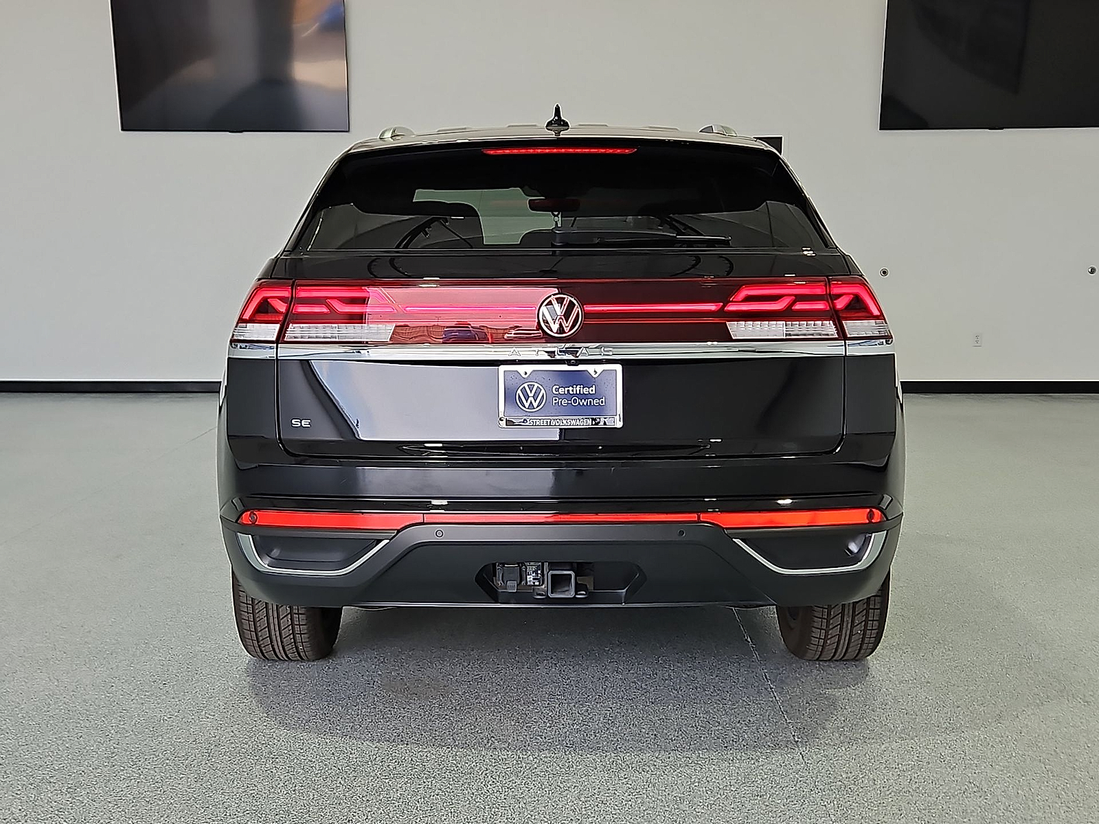 2024 Volkswagen Atlas Cross Sport 2.0T SE w/Technology Deep Black Pearl at Street VW of Amarillo