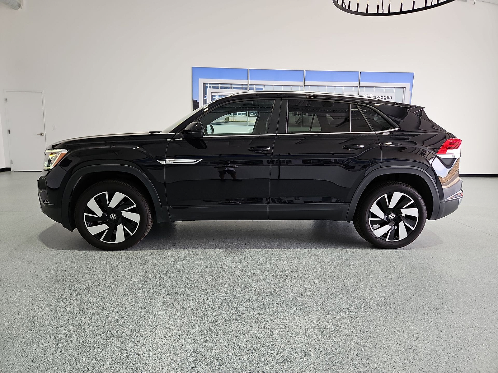 2024 Volkswagen Atlas Cross Sport 2.0T SE w/Technology Deep Black Pearl at Street VW of Amarillo