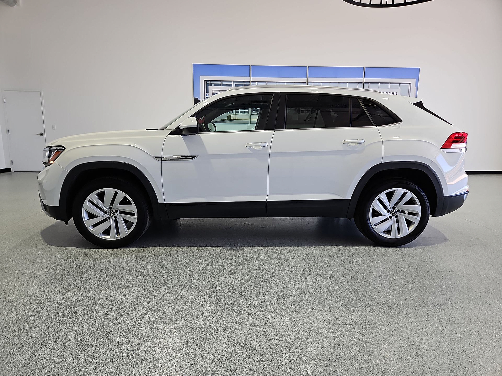 2023 Volkswagen Atlas Cross Sport 3.6L V6 SE w/Technology Pure White at Street VW of Amarillo