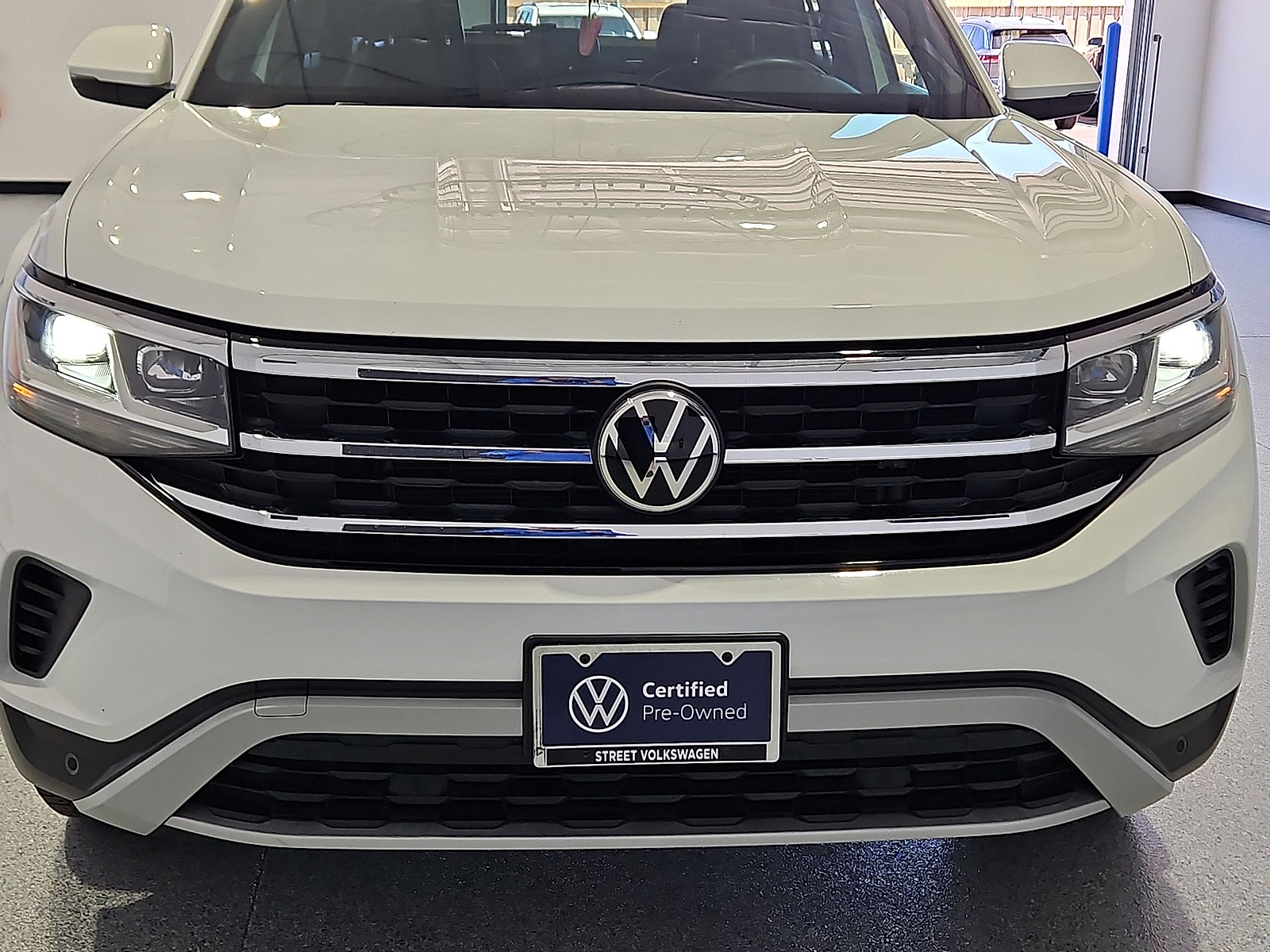 2023 Volkswagen Atlas Cross Sport 3.6L V6 SE w/Technology Pure White at Street VW of Amarillo
