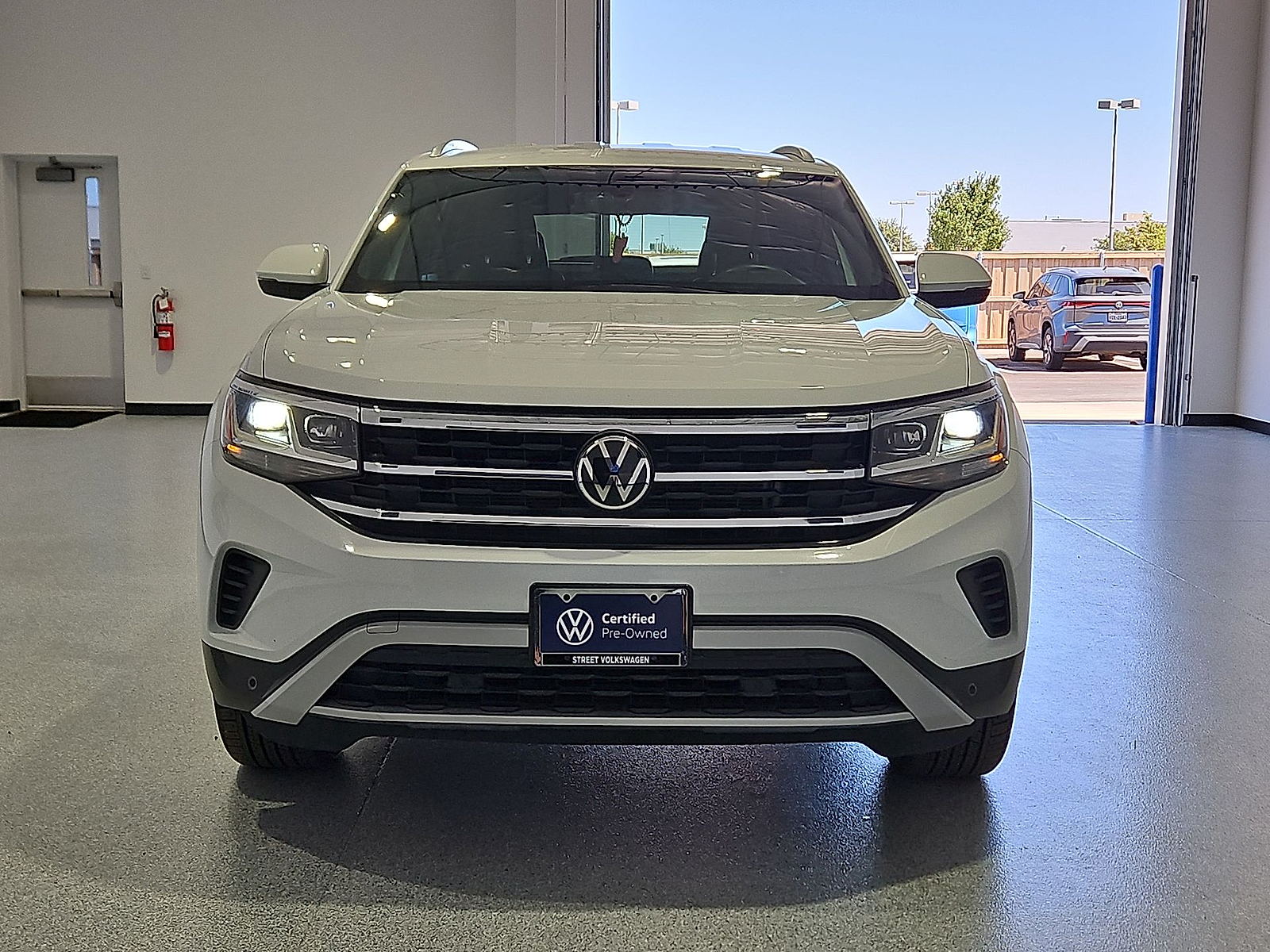 2023 Volkswagen Atlas Cross Sport 3.6L V6 SE w/Technology Pure White at Street VW of Amarillo