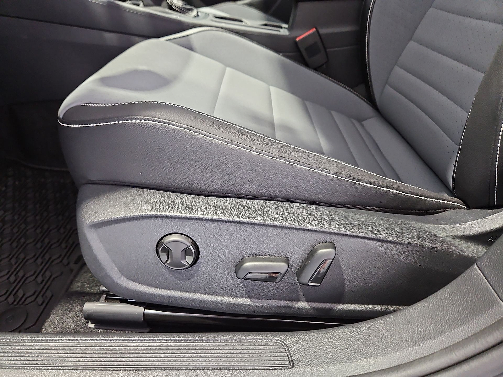 2025 Volkswagen Jetta 1.5T SE Silver Metallic at Bobby Duby Motors