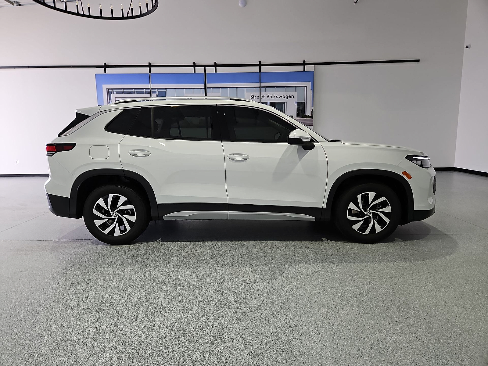 2026 Volkswagen Tiguan photo 9 of 22