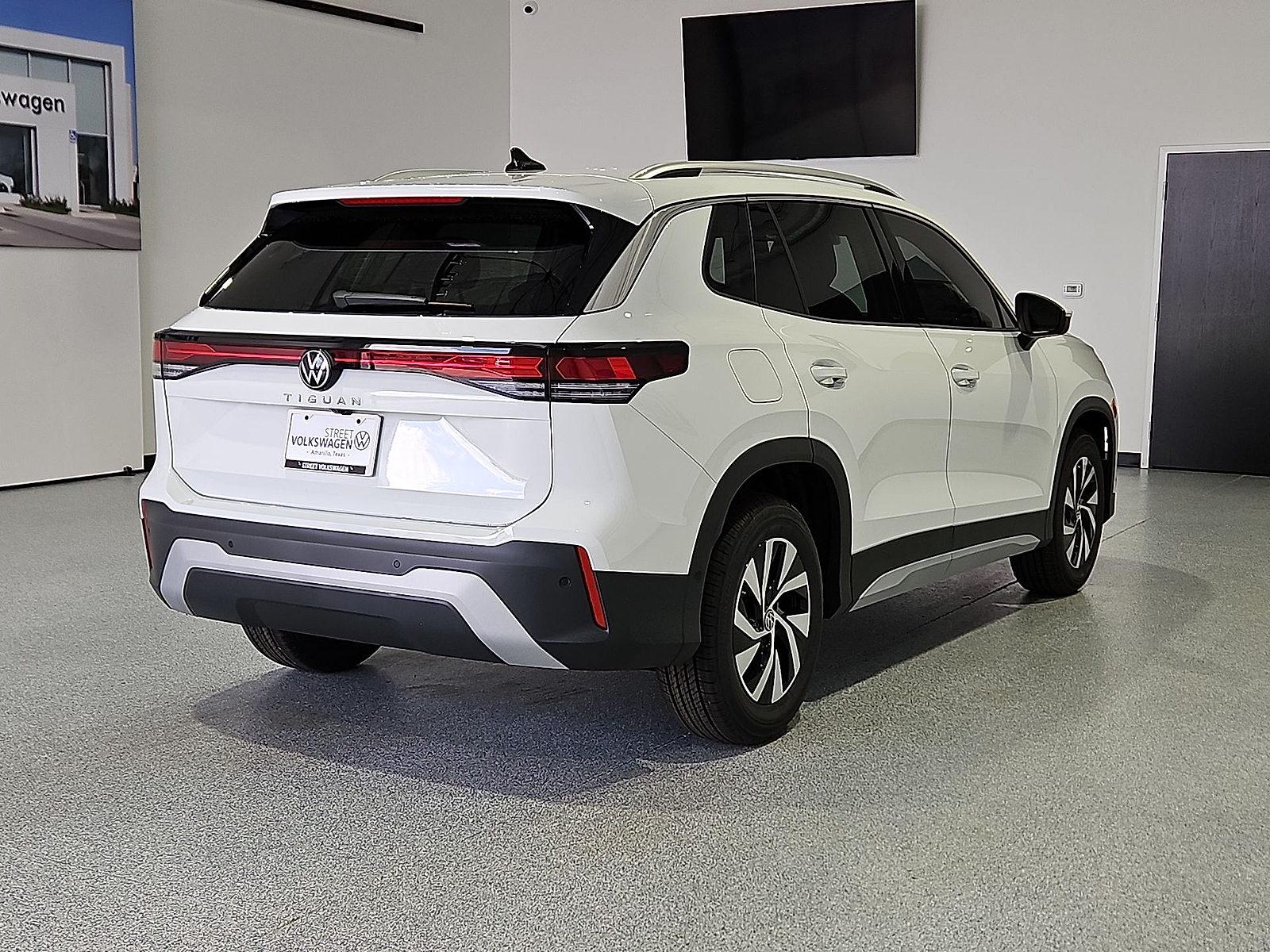 2026 Volkswagen Tiguan photo 8 of 22