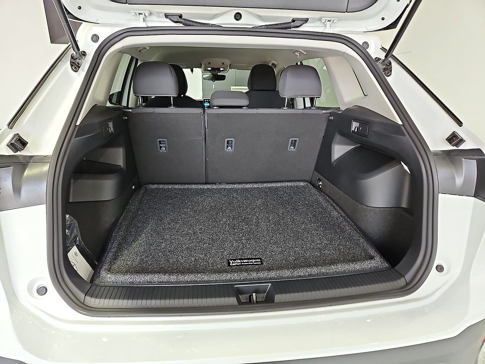 2026 Volkswagen Tiguan photo 12 of 22