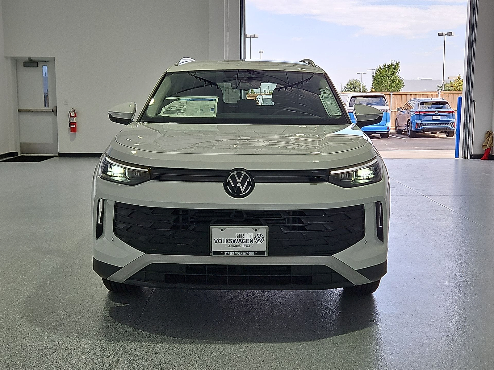 2026 Volkswagen Tiguan photo 3 of 22