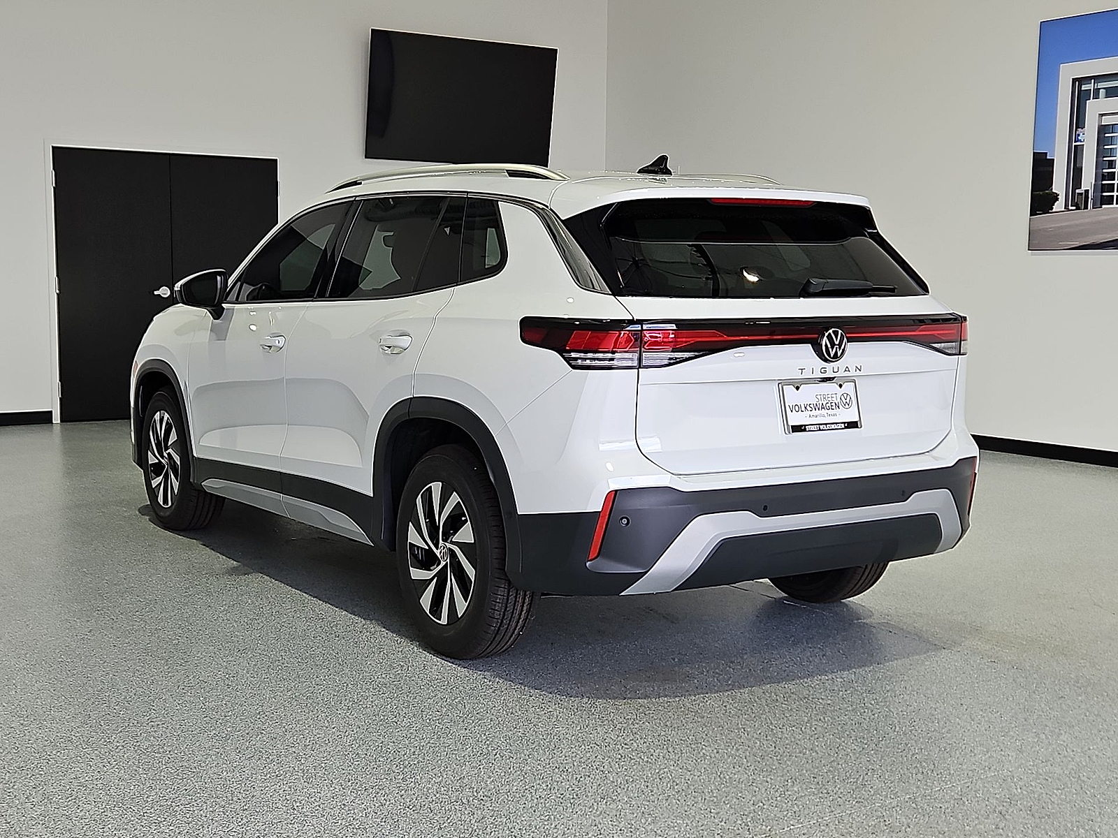 2026 Volkswagen Tiguan photo 6 of 22
