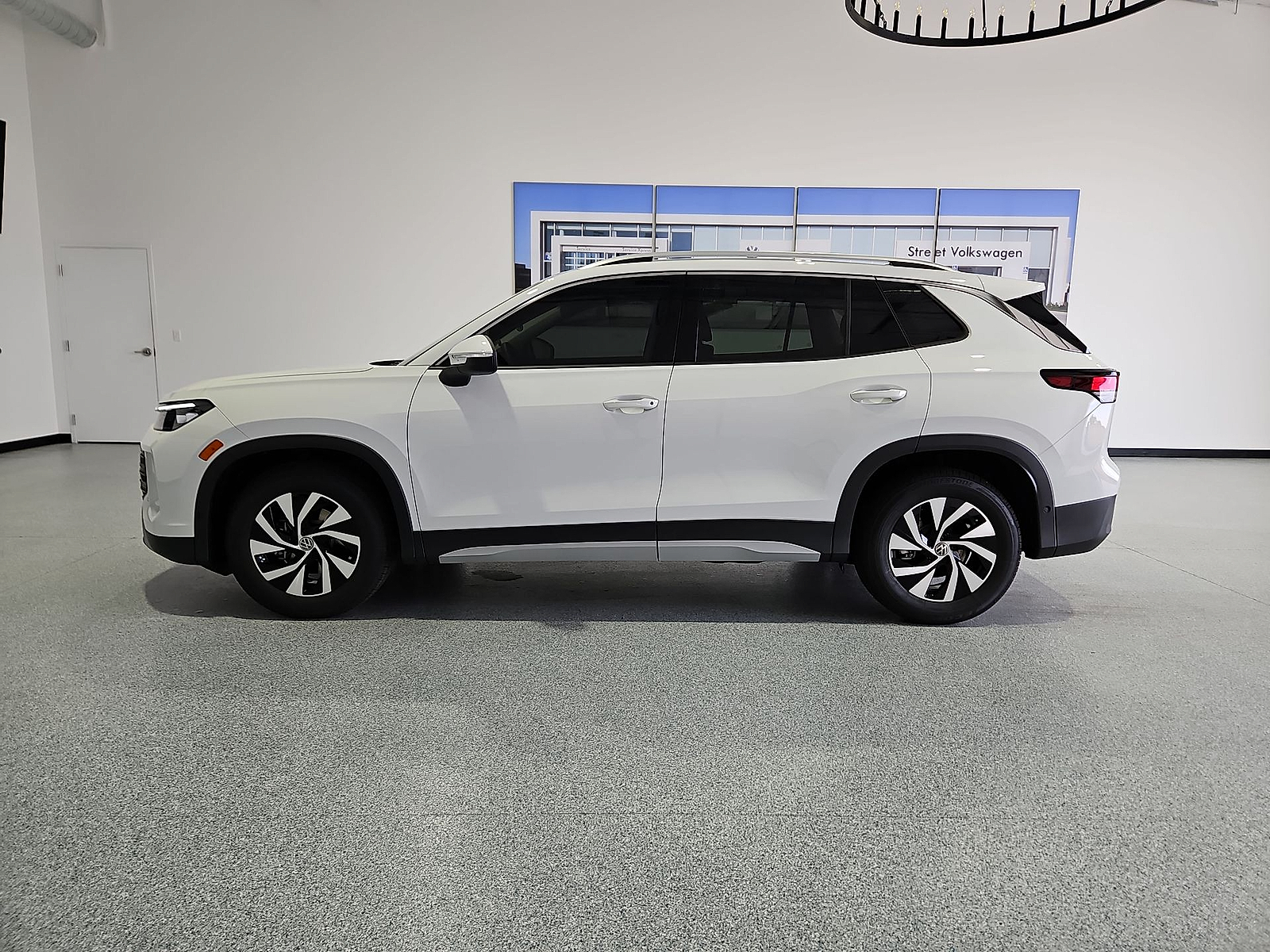2026 Volkswagen Tiguan photo 5 of 22