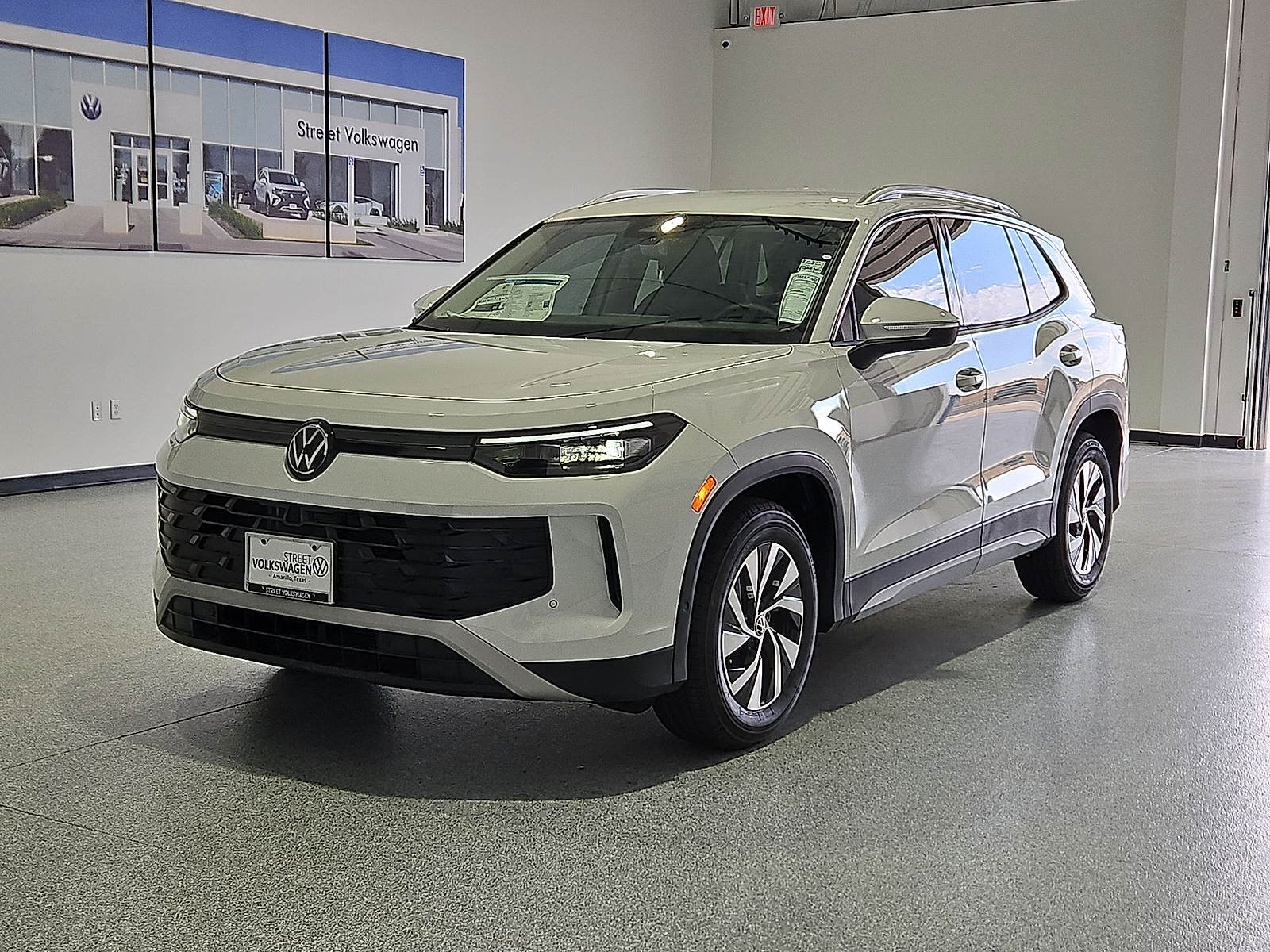 2026 Volkswagen Tiguan photo 4 of 22