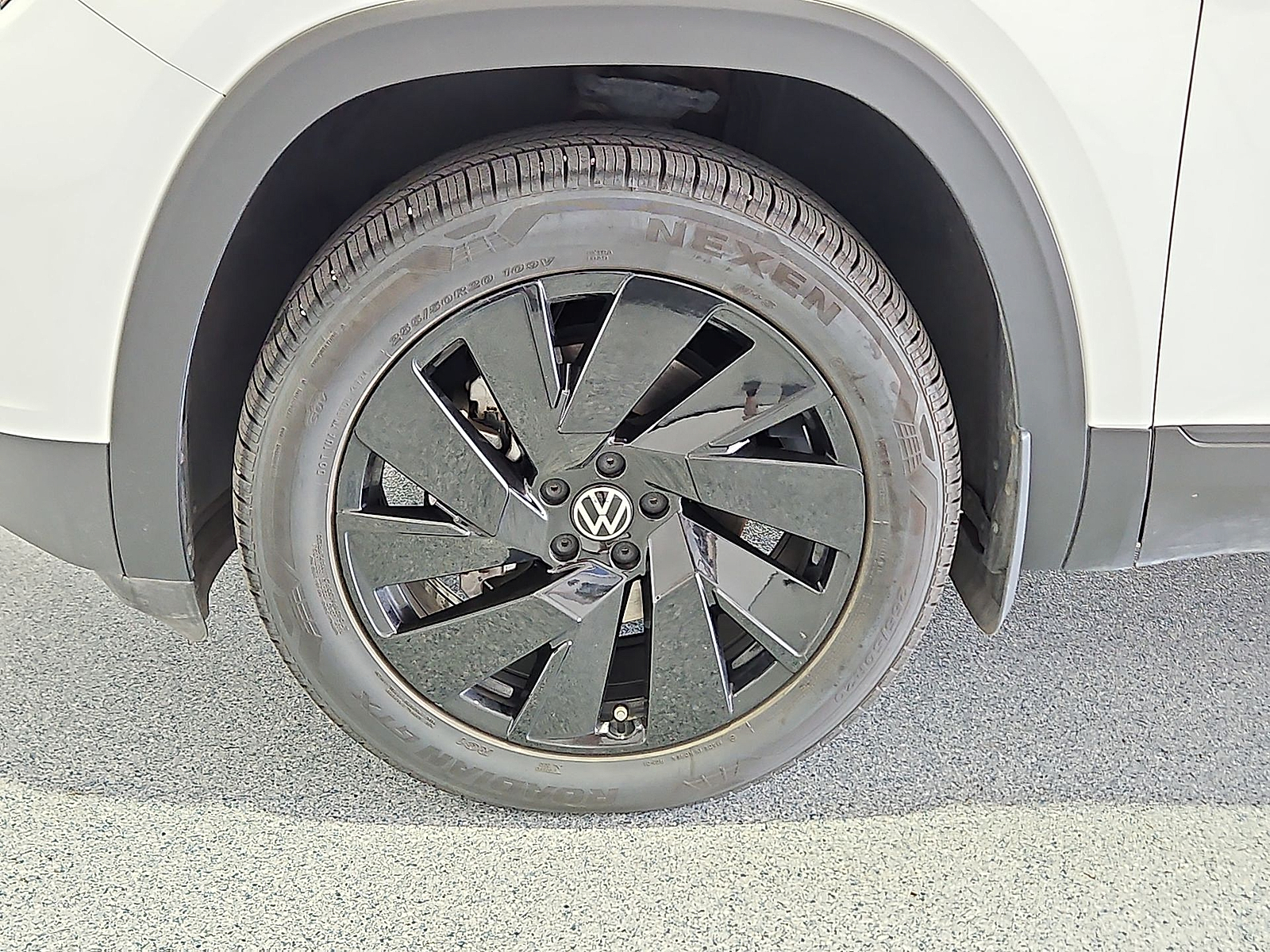 2024 Volkswagen Atlas Cross Sport 2.0T SE w/Technology Pure White at Street VW of Amarillo